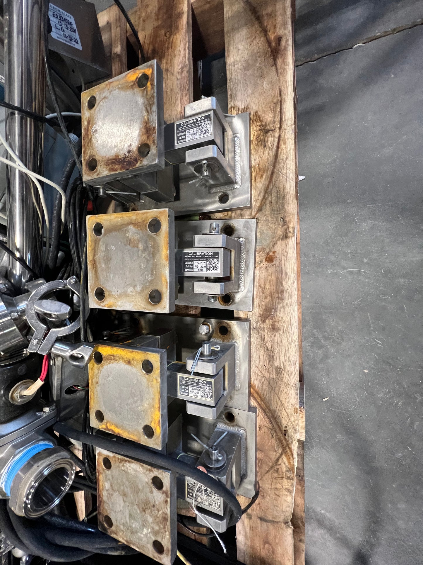 Inventory Equipment:Load Cell (4), SS, Load Cell central with batch controller