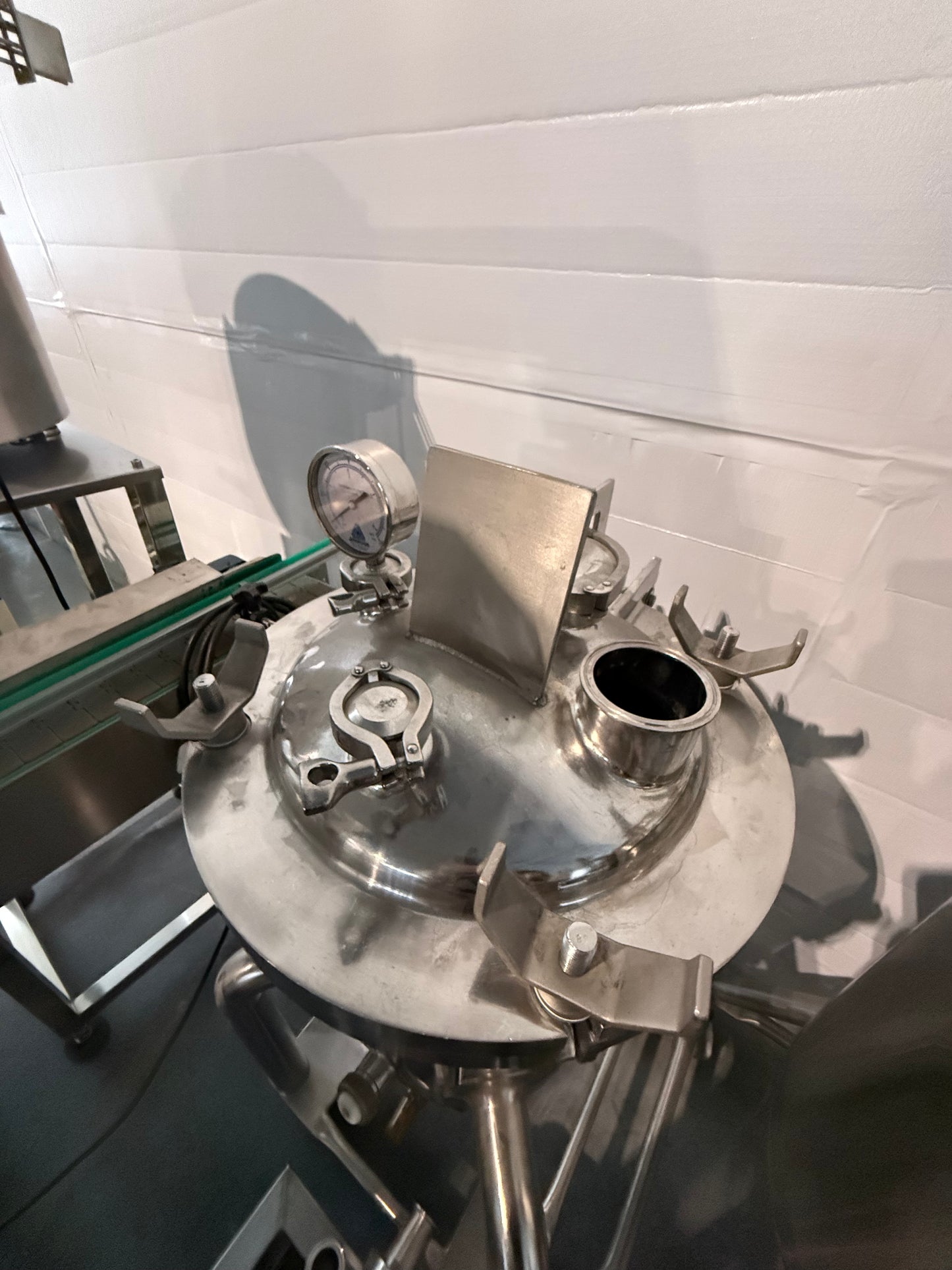 Approx 50-Liter Pressure Tank, DCI, 4 legs, with casters