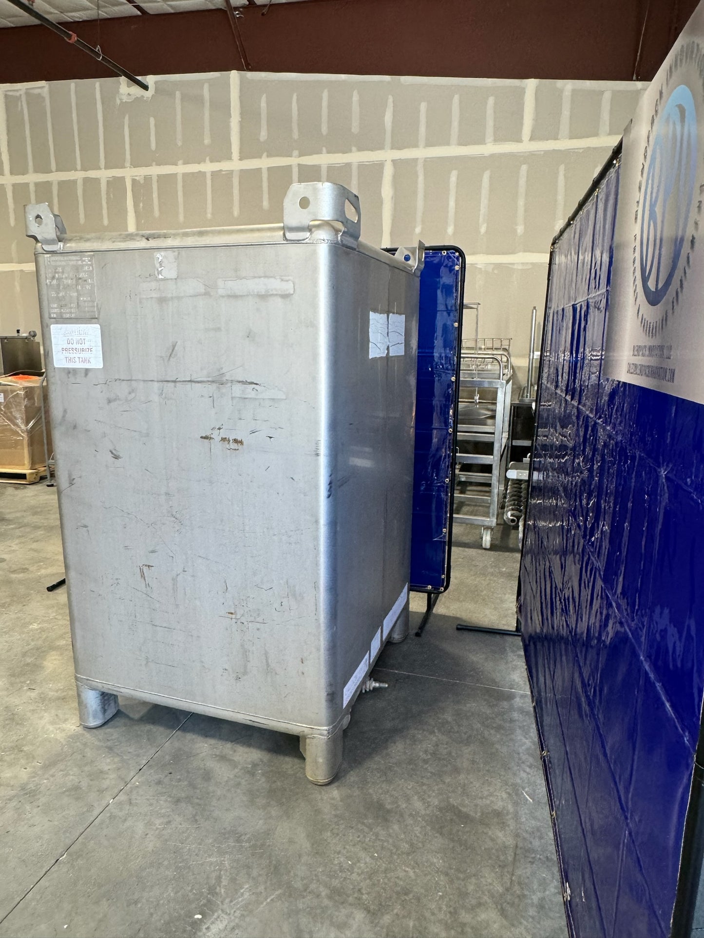 Tote- 550 Gallon Stainless Steel Tote