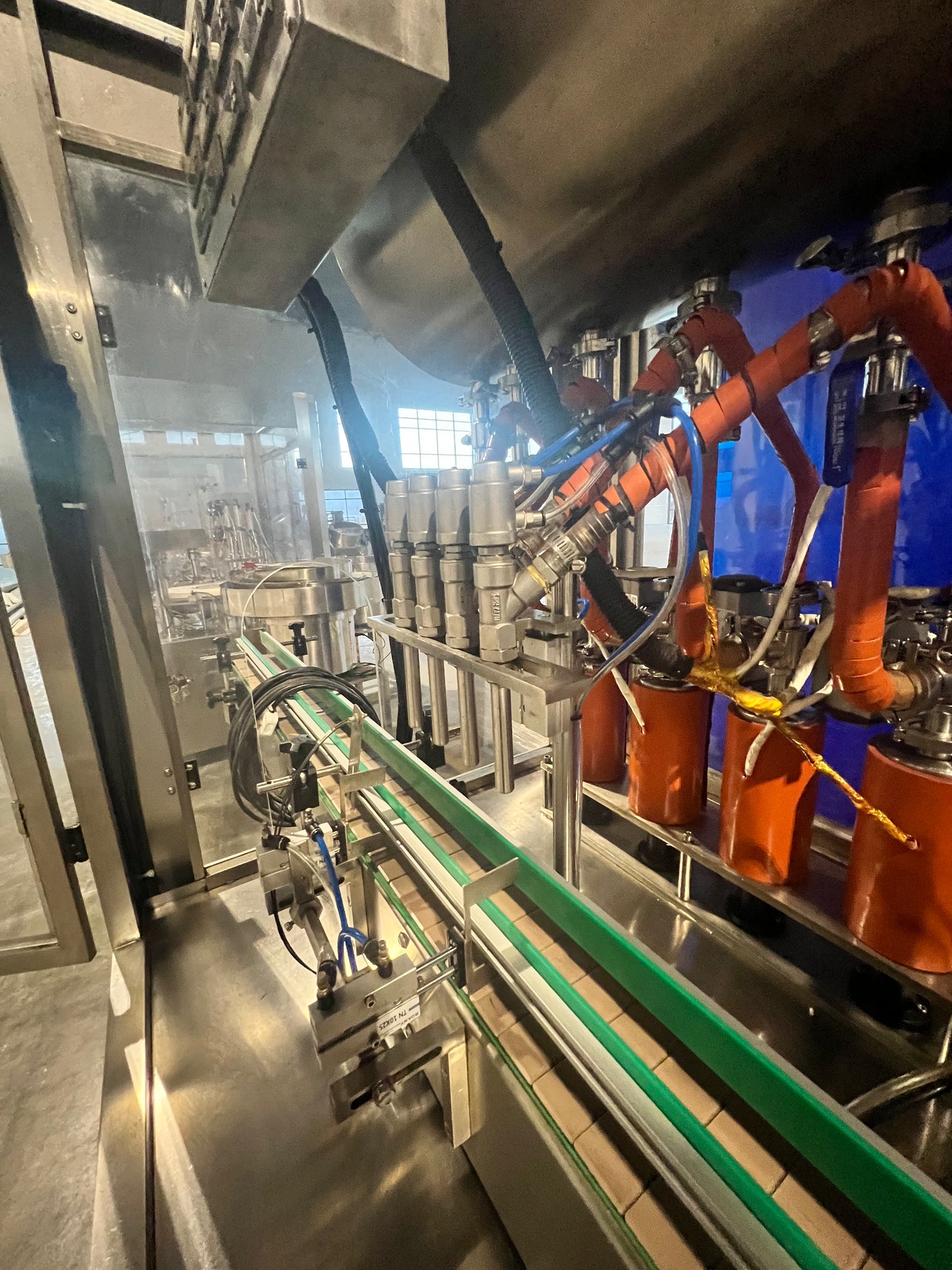 Used Filler and Capper - 4 Head, Filler and Capper with Feed Tank, Heat Traced - Shanghai JiaoBan Machinery