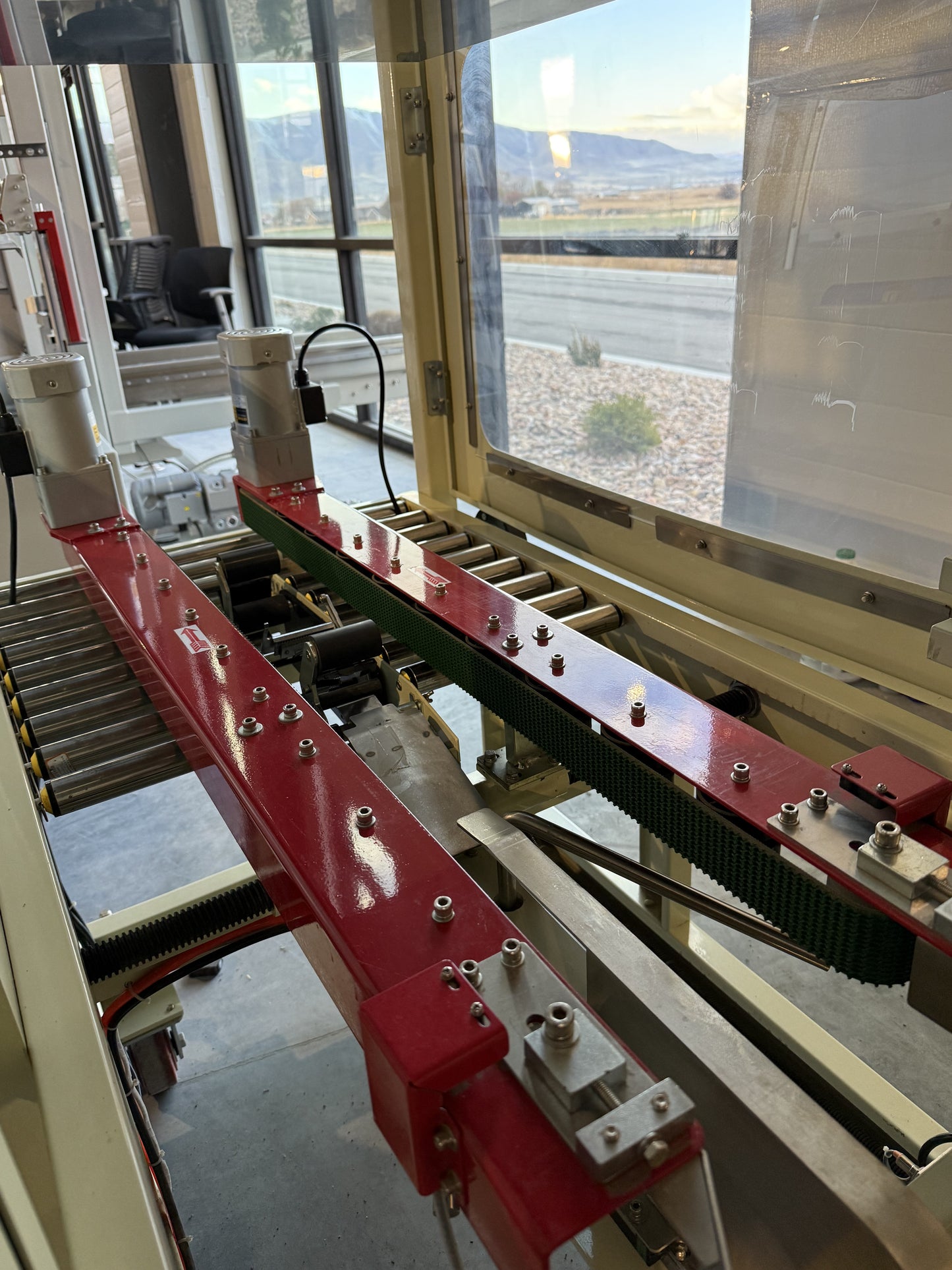 Brother (BroPac) Automatic Case Erector and Bottom Sealer, Model CES4035M