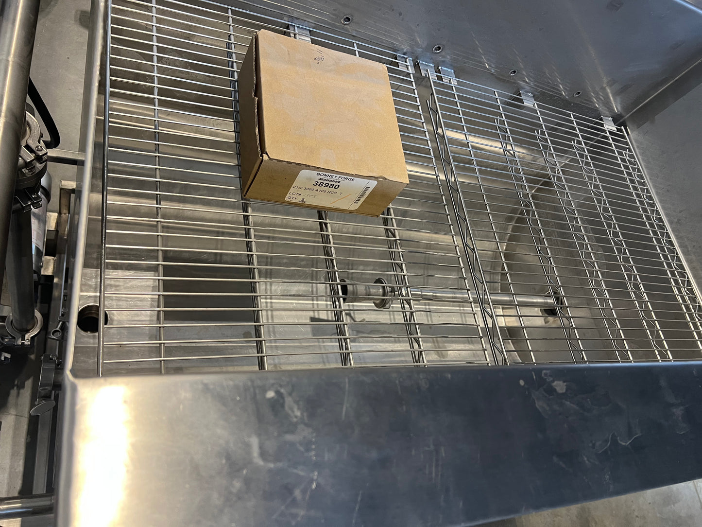 New 100 gallon, single wall 12 gauge, 304 SS CIP/COP Tank with pump, VFD 110v single phase & amp; digital temperature gauge —Stock UTAH - Quantity 1