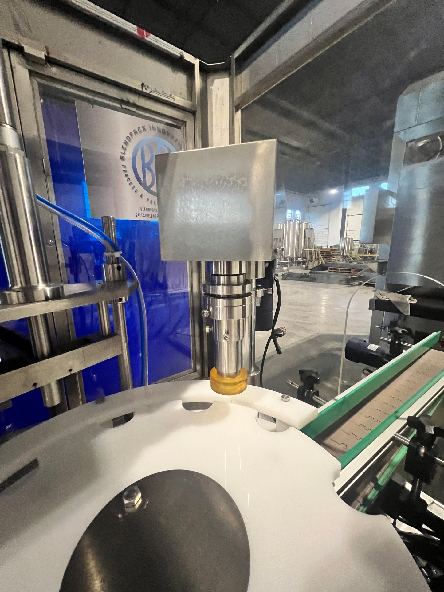 Used Filler and Capper - 4 Head, Filler and Capper with Feed Tank, Heat Traced - Shanghai JiaoBan Machinery