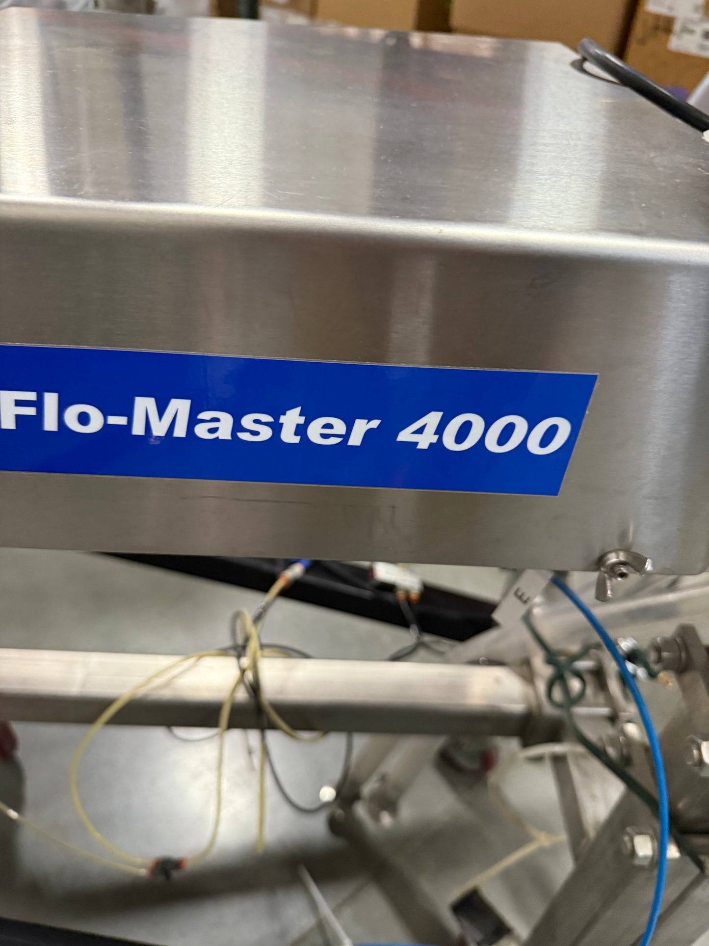 Geyer - Flo Master 4,000 - Dual Nozzle, Piston Filler with Diving Nozzles and Conveyor System.