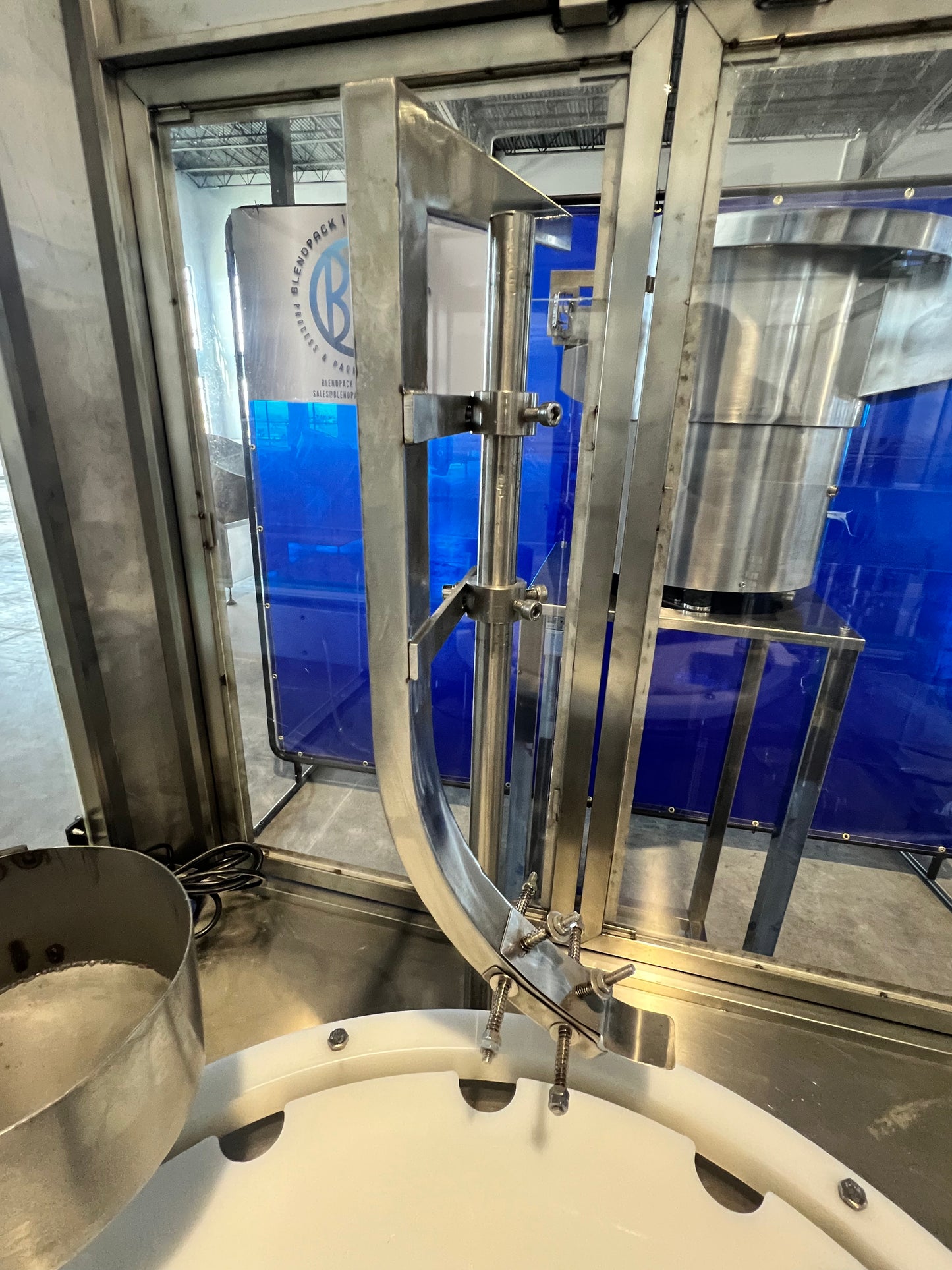 Like New Filler and Capper Lid Bowl with mini Hopper - Shanghai JiaoBan Machinery