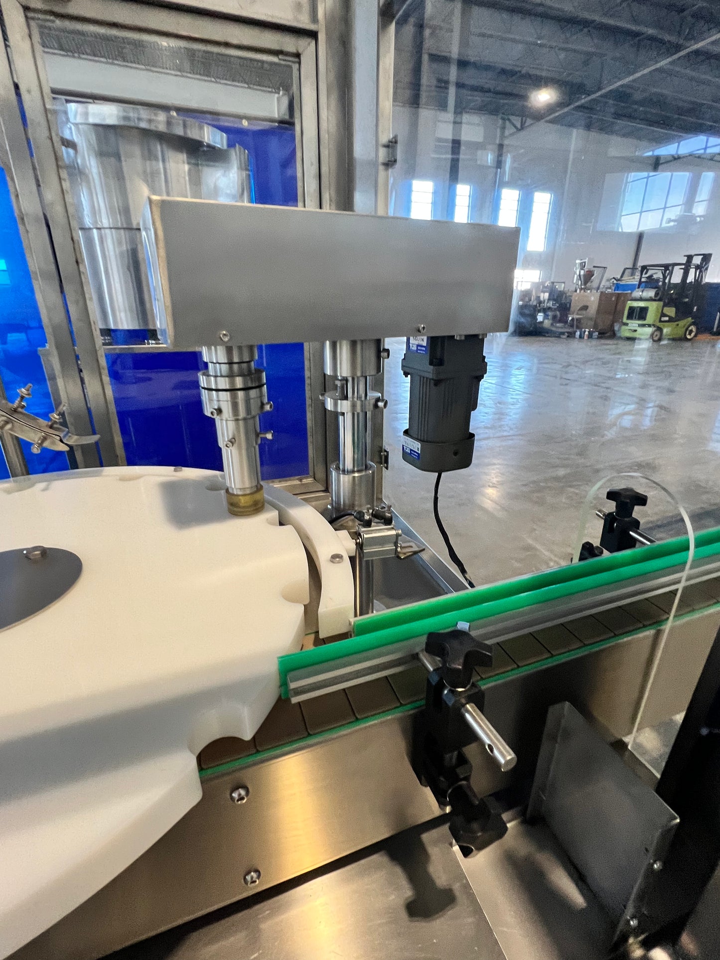 Like New Filler and Capper Lid Bowl with mini Hopper - Shanghai JiaoBan Machinery