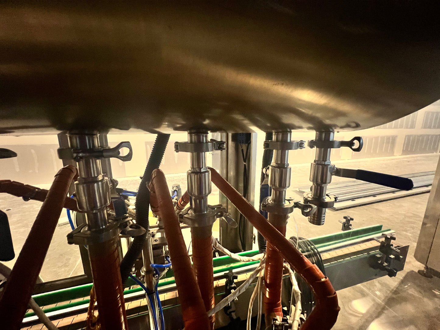 Used Filler and Capper - 4 Head, Filler and Capper with Feed Tank, Heat Traced - Shanghai JiaoBan Machinery