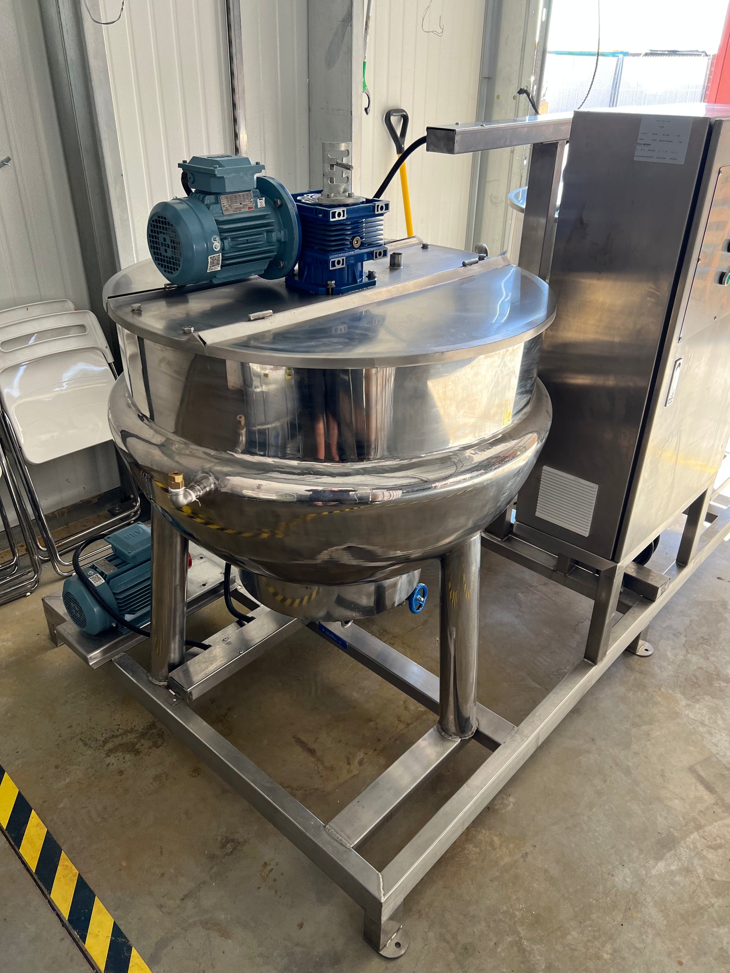 Tank - Mixing tank system - Model # GD150, 2 Tank, 150 liter each, SS Batching Skid with Controls, Scraper Agitation, KQ-500L, 50 Hz, Single Phase (pumps not included)
