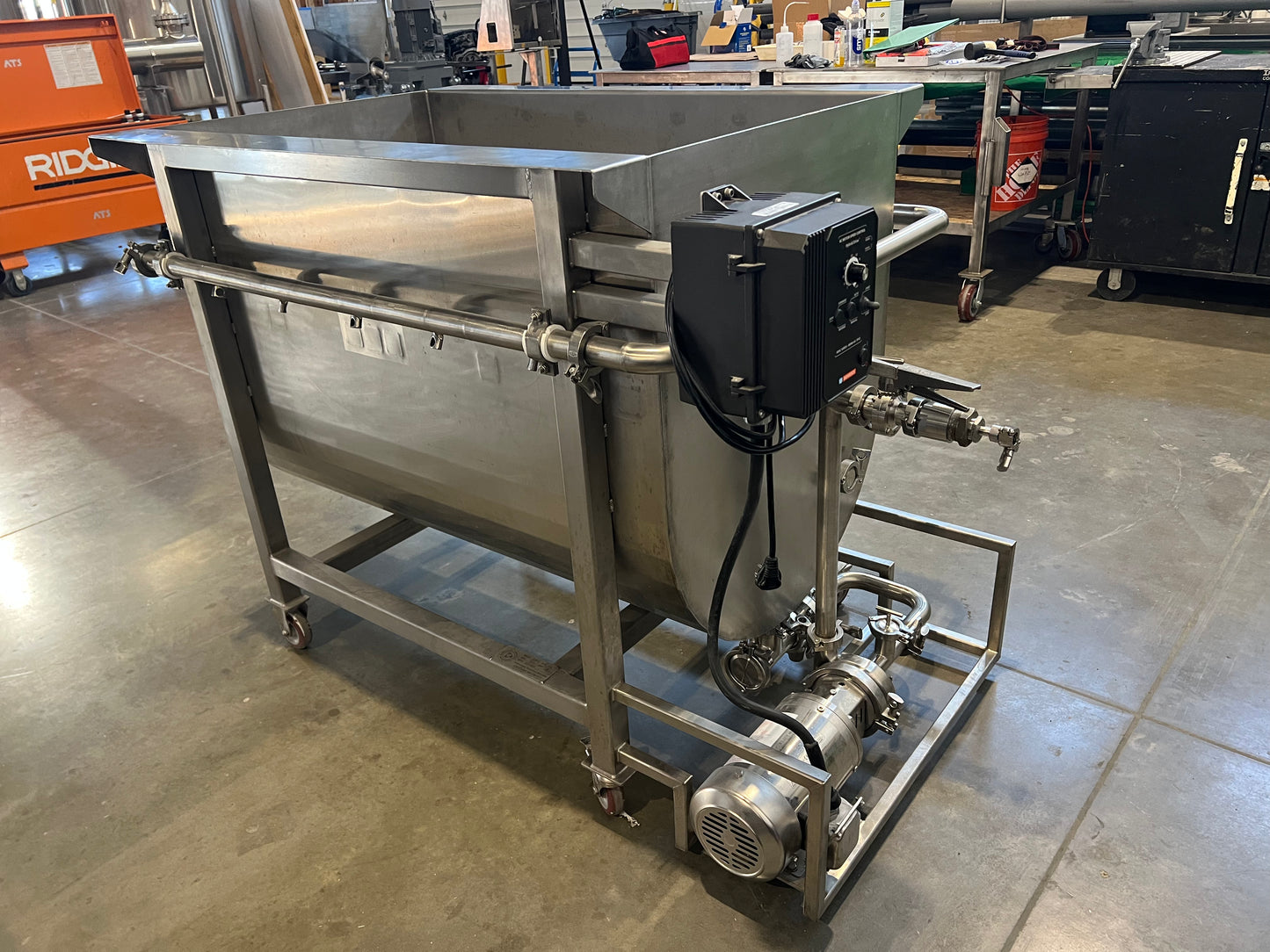 New 100 gallon, single wall 12 gauge, 304 SS CIP/COP Tank with pump, VFD 110v single phase & amp; digital temperature gauge —Stock UTAH - Quantity 1