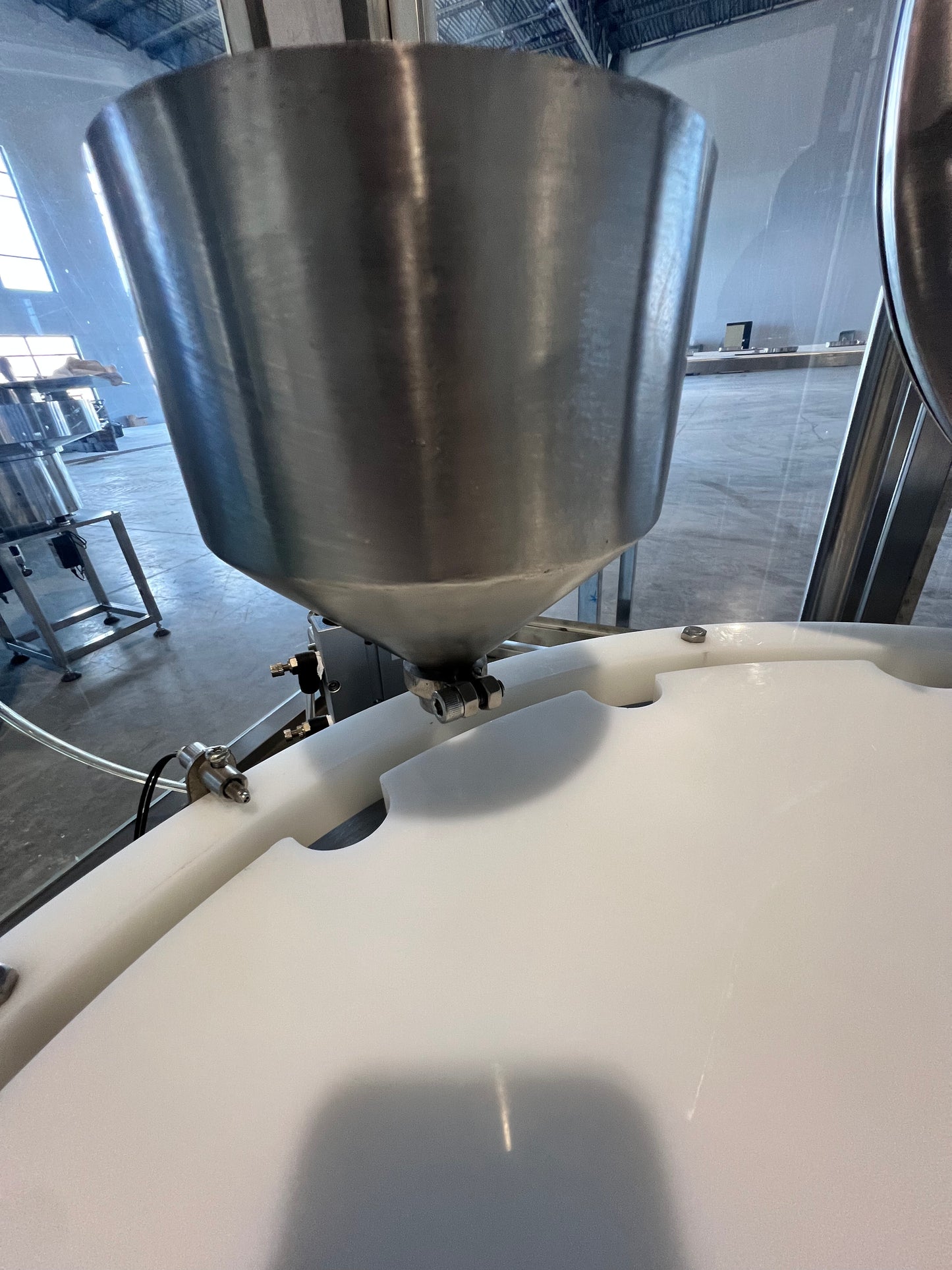 Like New Filler and Capper Lid Bowl with mini Hopper - Shanghai JiaoBan Machinery