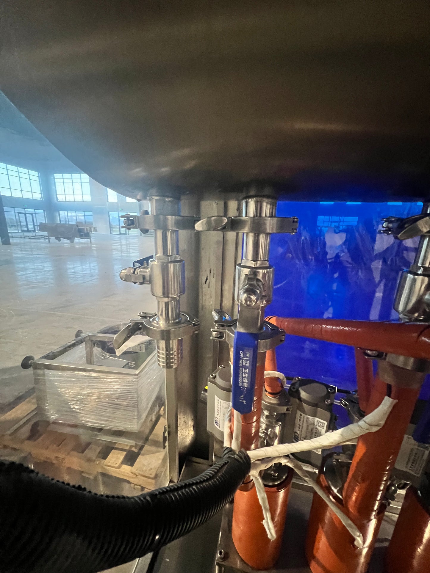 Used Filler and Capper - 4 Head, Filler and Capper with Feed Tank, Heat Traced - Shanghai JiaoBan Machinery