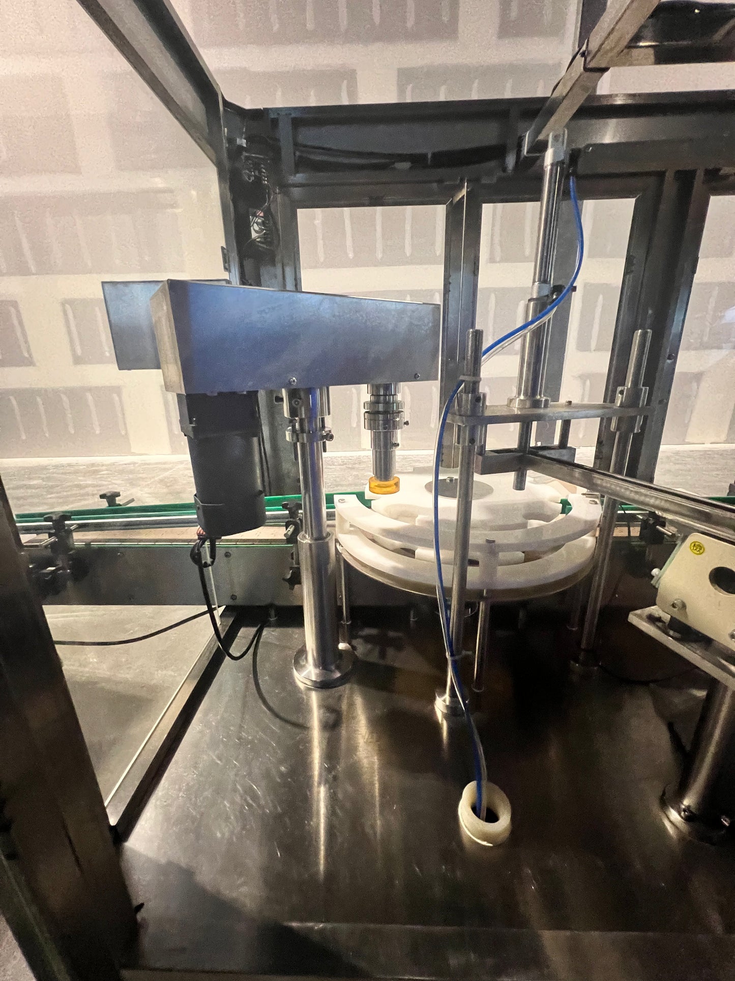 Used Filler and Capper - 4 Head, Filler and Capper with Feed Tank, Heat Traced - Shanghai JiaoBan Machinery