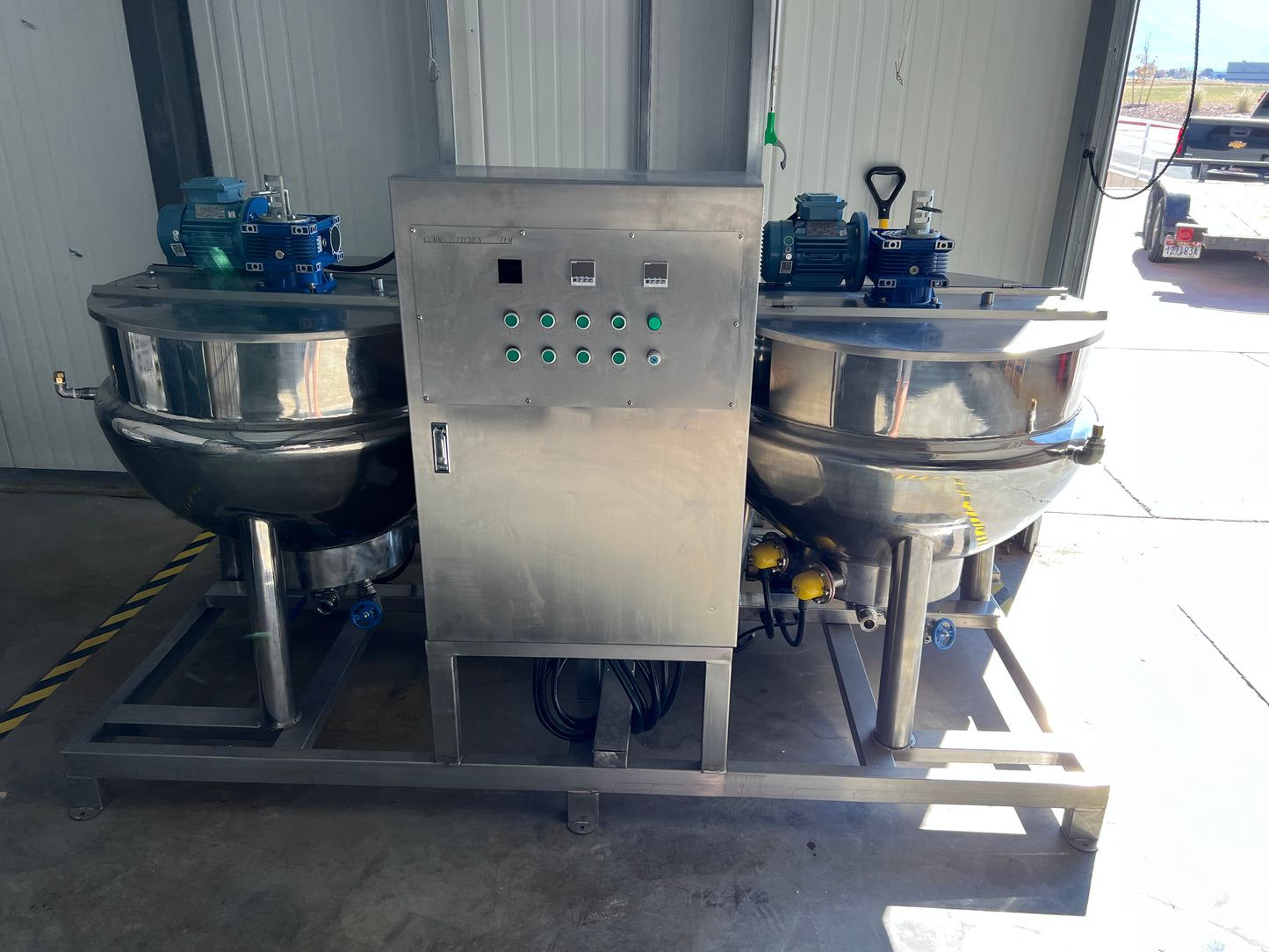 Tank - Mixing tank system - Model # GD150, 2 Tank, 150 liter each, SS Batching Skid with Controls, Scraper Agitation, KQ-500L, 50 Hz, Single Phase (pumps not included)