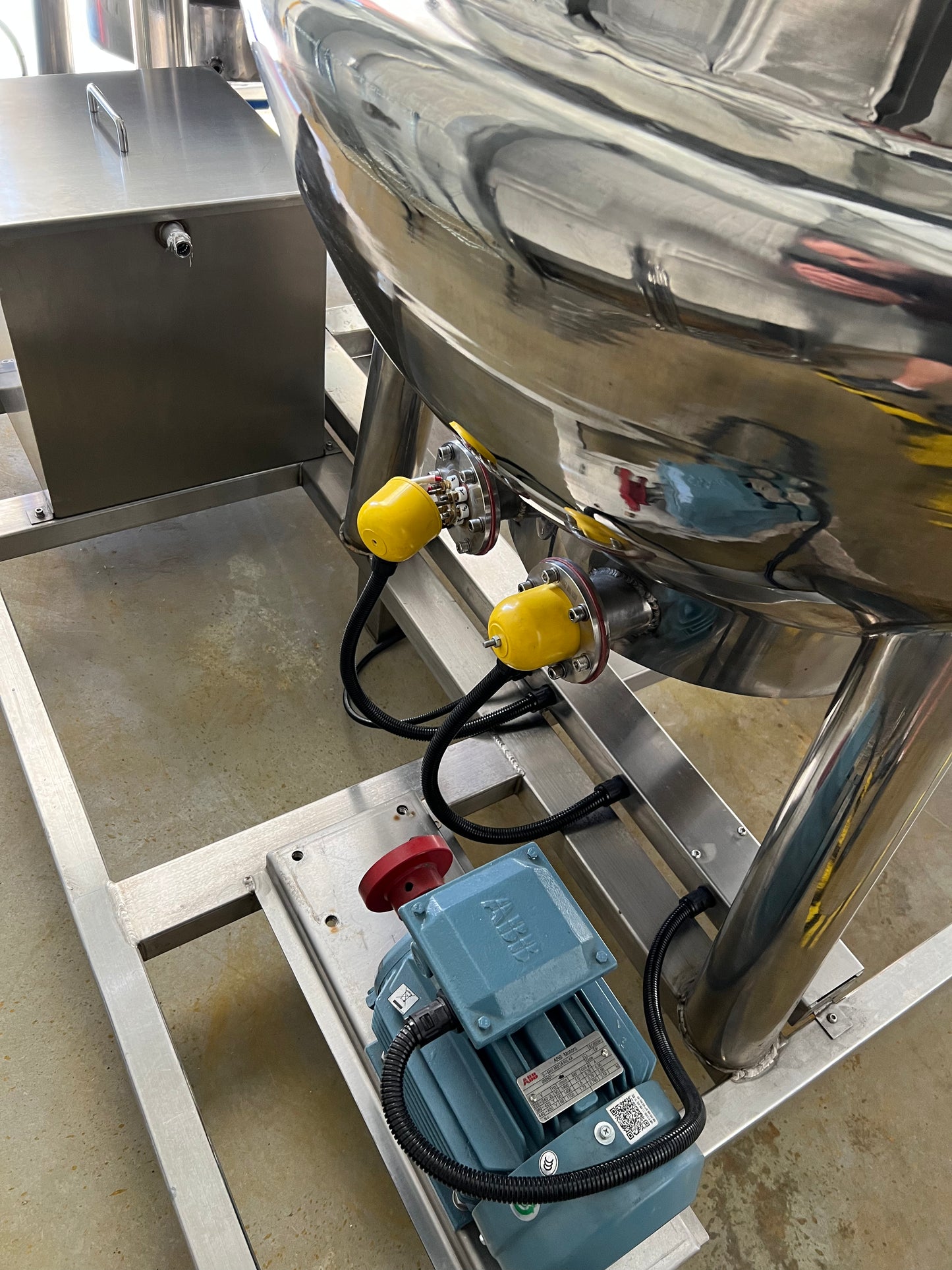 Tank - Mixing tank system - Model # GD150, 2 Tank, 150 liter each, SS Batching Skid with Controls, Scraper Agitation, KQ-500L, 50 Hz, Single Phase (pumps not included)