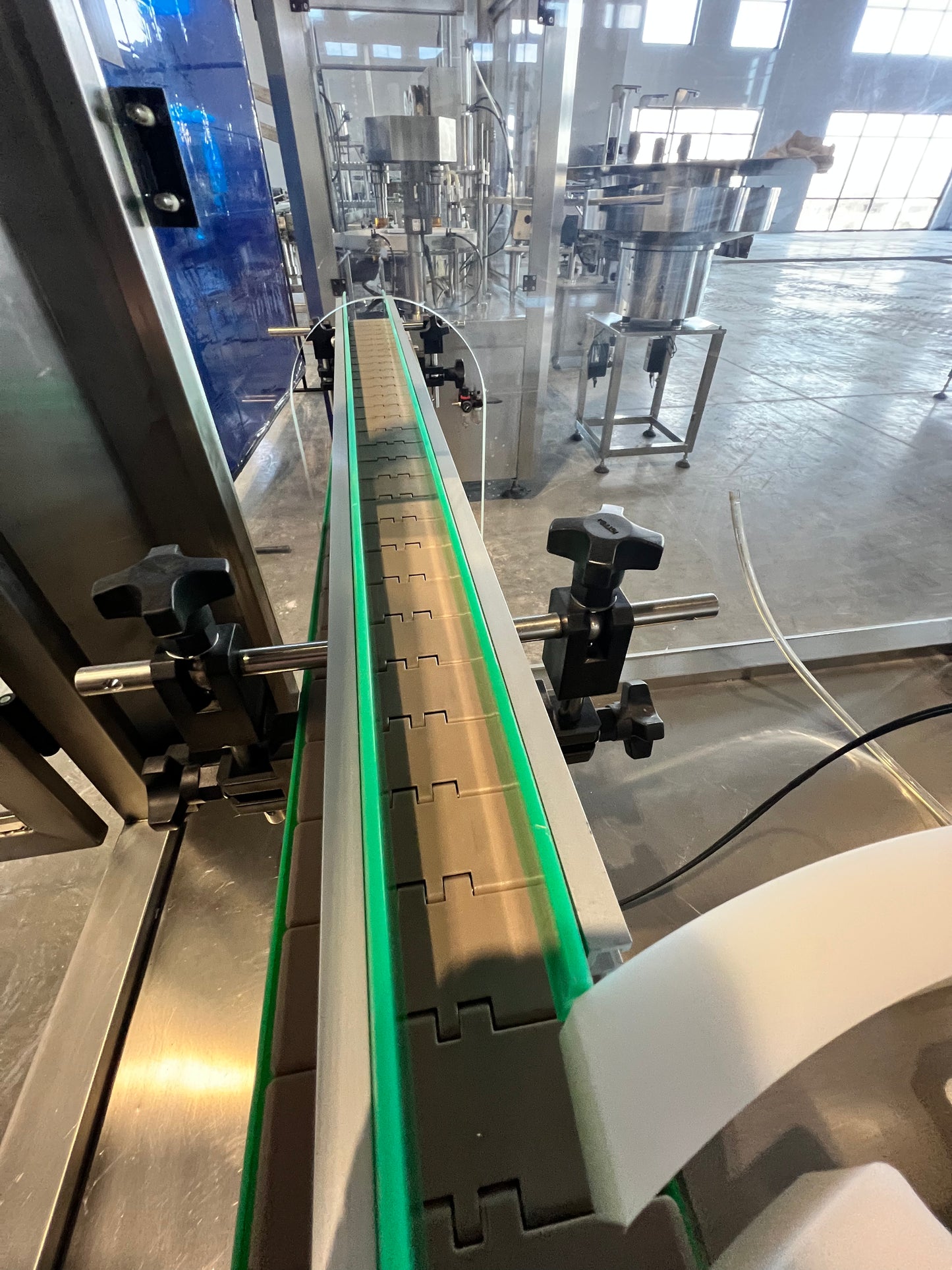 Like New Filler and Capper Lid Bowl with mini Hopper - Shanghai JiaoBan Machinery