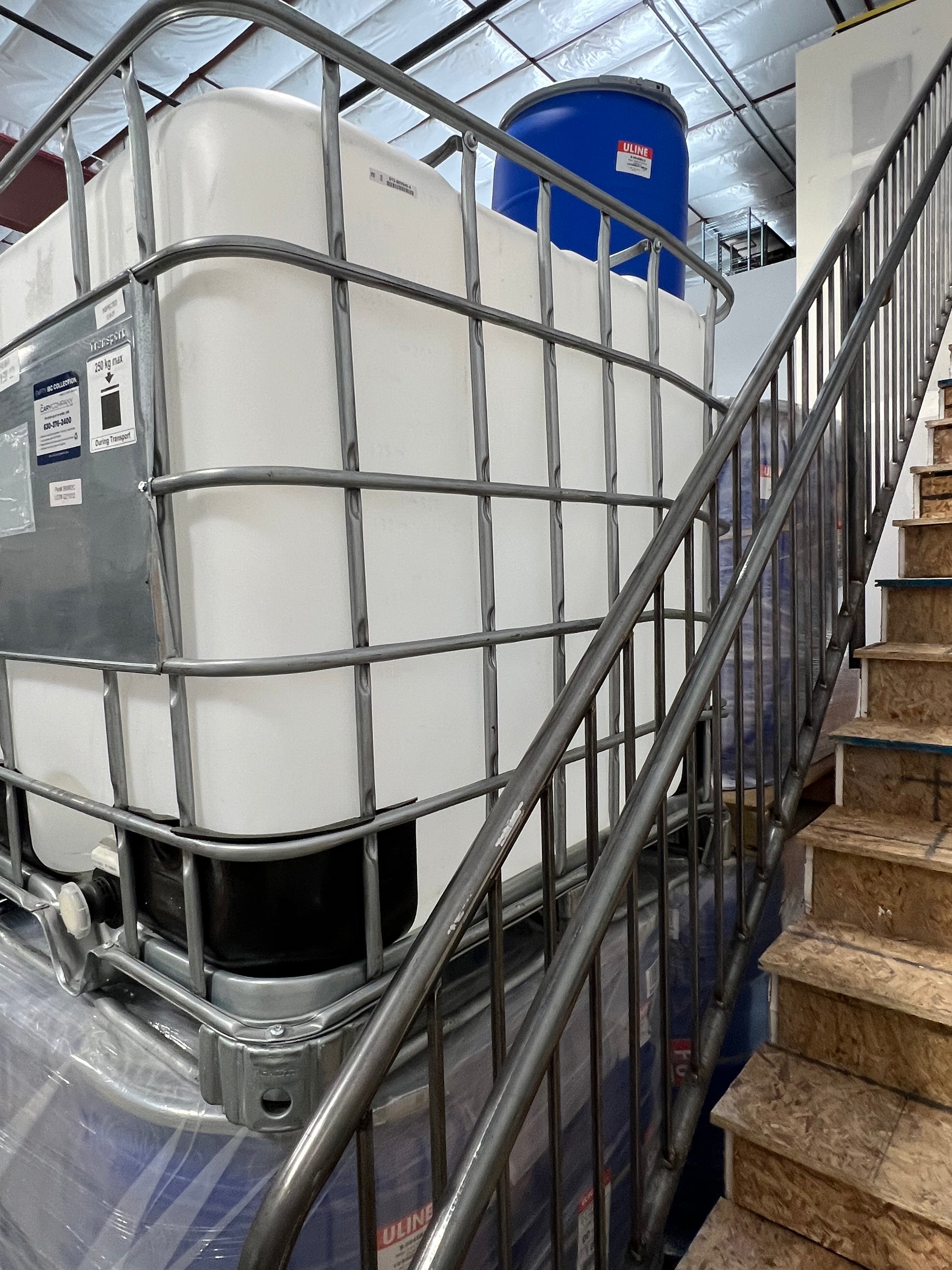 Poly Container 1- IBC poly totes, bulk material containers – BlendPack Innovation