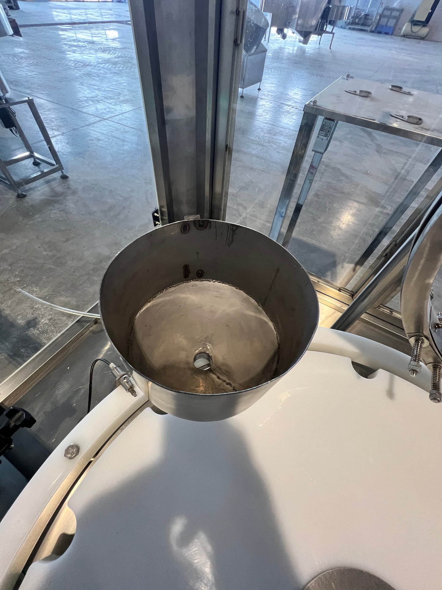 Like New Filler and Capper Lid Bowl with mini Hopper - Shanghai JiaoBan Machinery