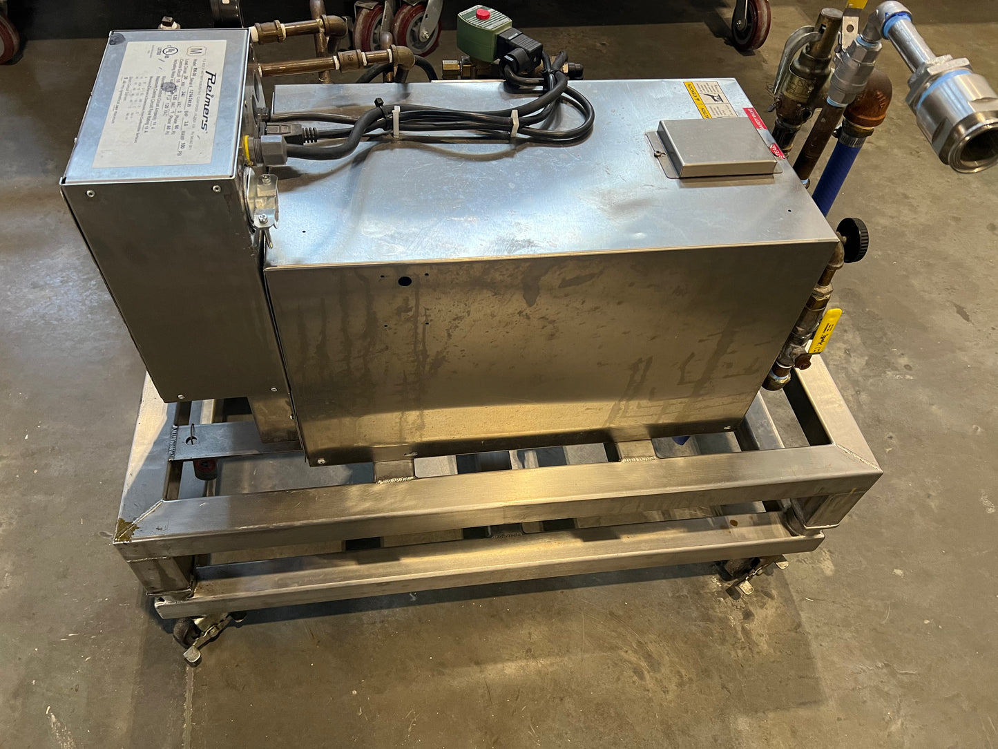 Pre owned / minimal use, 100 psi steam generator on SS frame and SS casters —Stock UTAH - Quantity 1