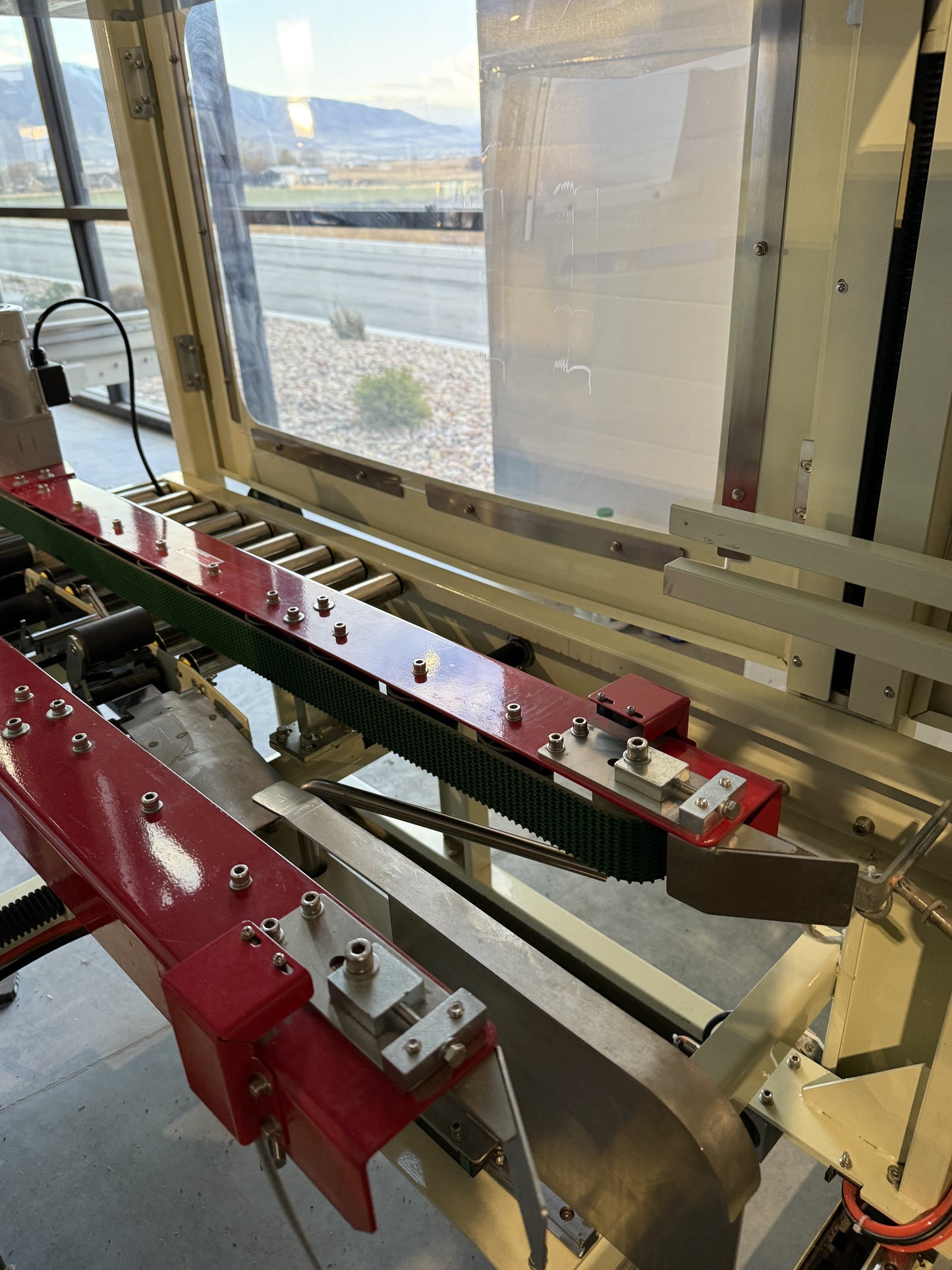 Brother (BroPac) Automatic Case Erector and Bottom Sealer, Model CES4035M