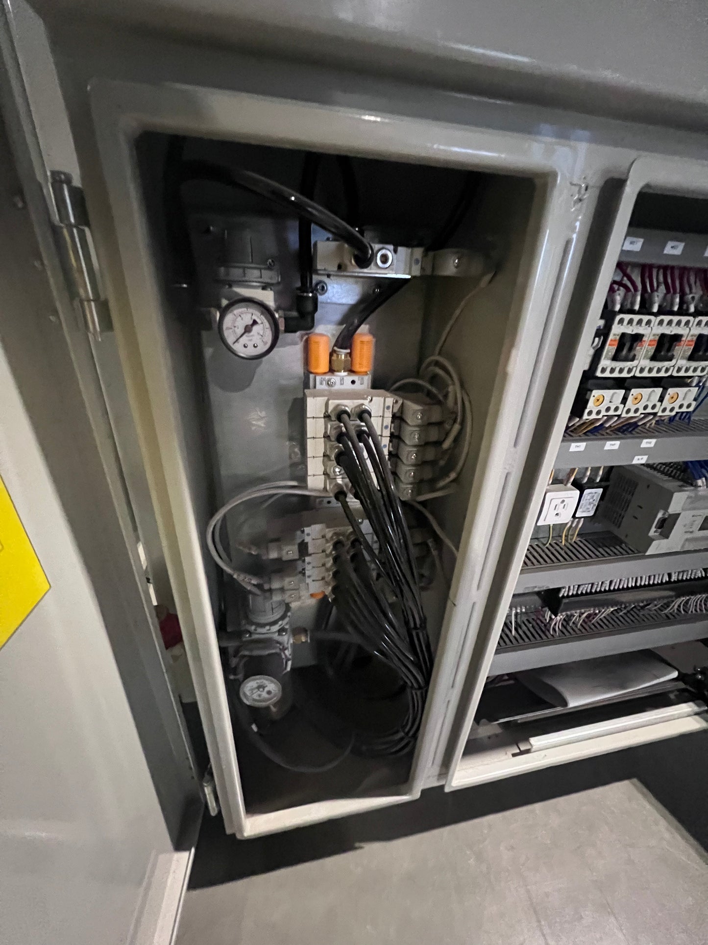 Used Best Pack Automatic Uniform Case Erector & Bottom Sealer, Model ELVSL22-3H