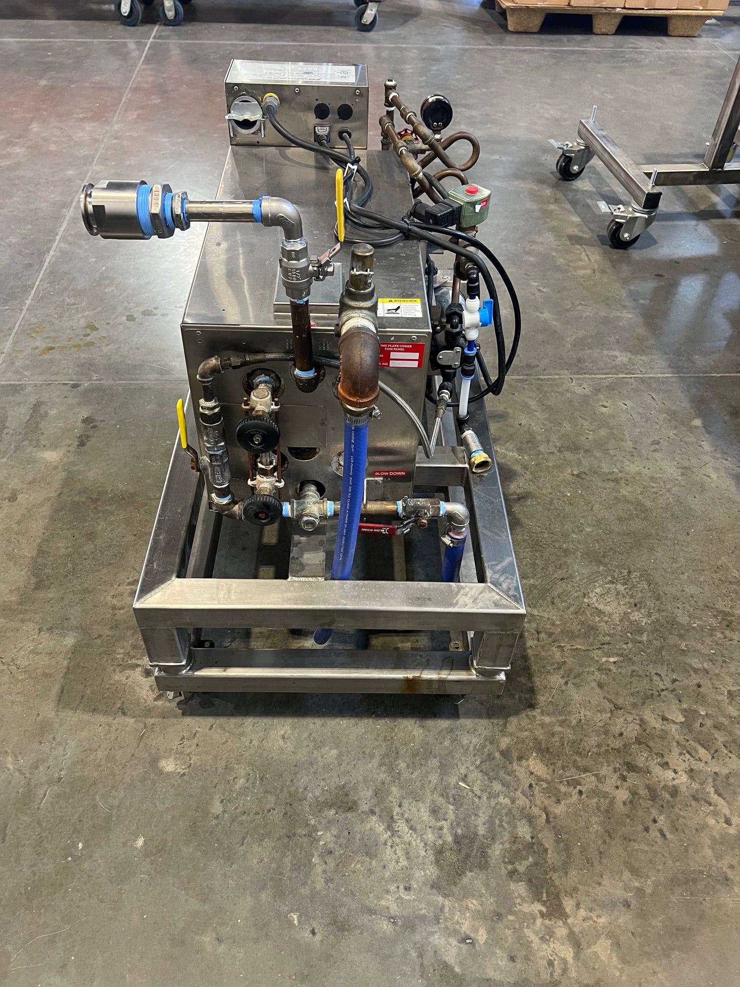 Pre owned / minimal use, 100 psi steam generator on SS frame and SS casters —Stock UTAH - Quantity 1