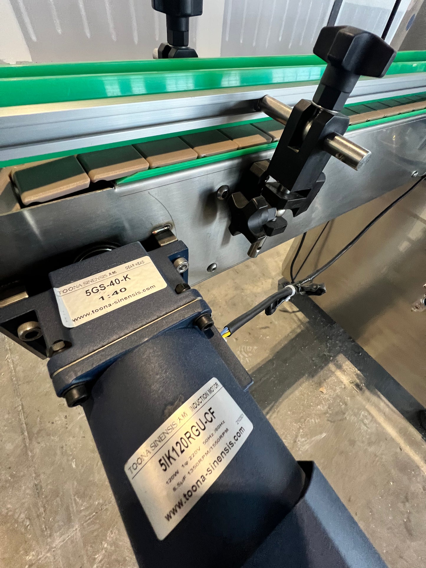 Like New Filler and Capper Lid Bowl with mini Hopper - Shanghai JiaoBan Machinery