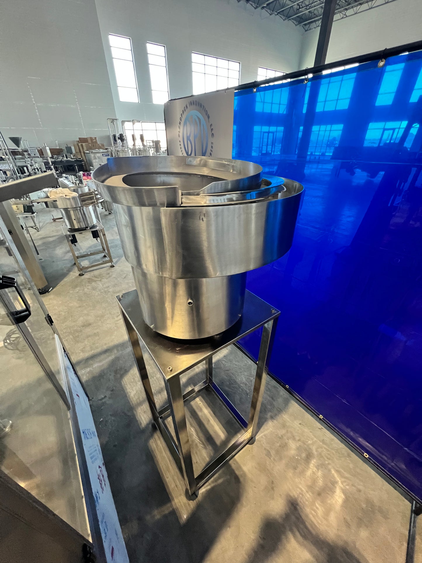 Like New Filler and Capper Lid Bowl with mini Hopper - Shanghai JiaoBan Machinery