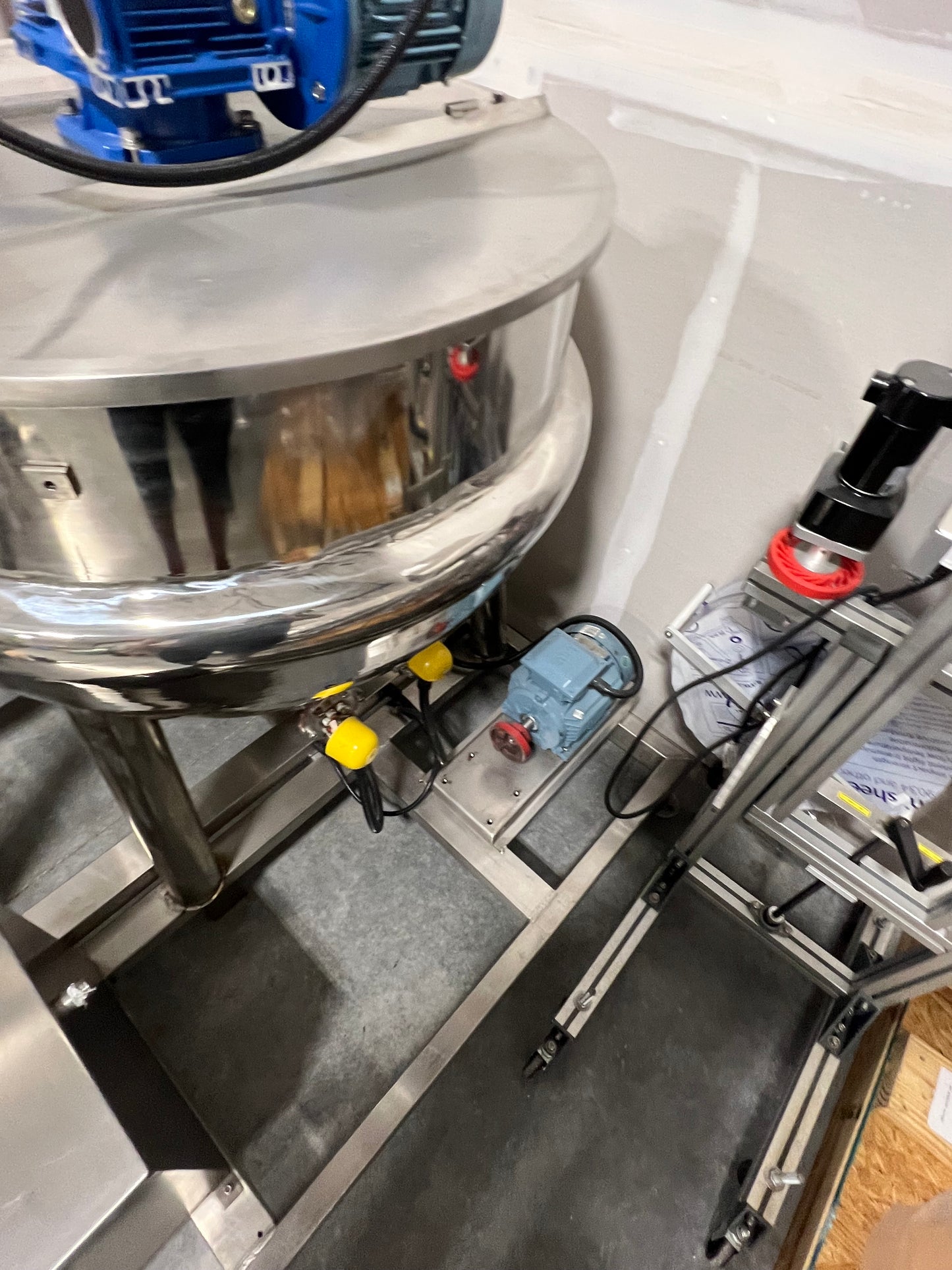 Tank - Mixing tank system - Model # GD150, 2 Tank, 150 liter each, SS Batching Skid with Controls, Scraper Agitation, KQ-500L, 50 Hz, Single Phase (pumps not included)