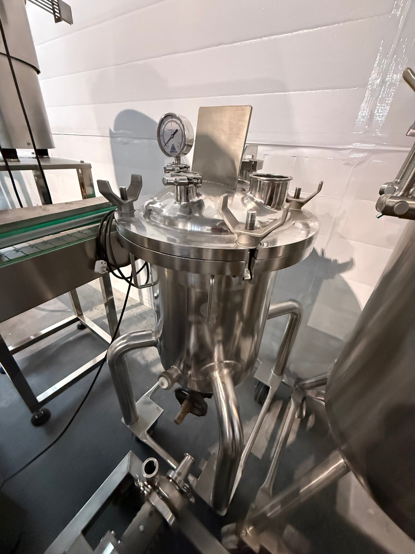 Approx 50-Liter Pressure Tank, DCI, 4 legs, with casters