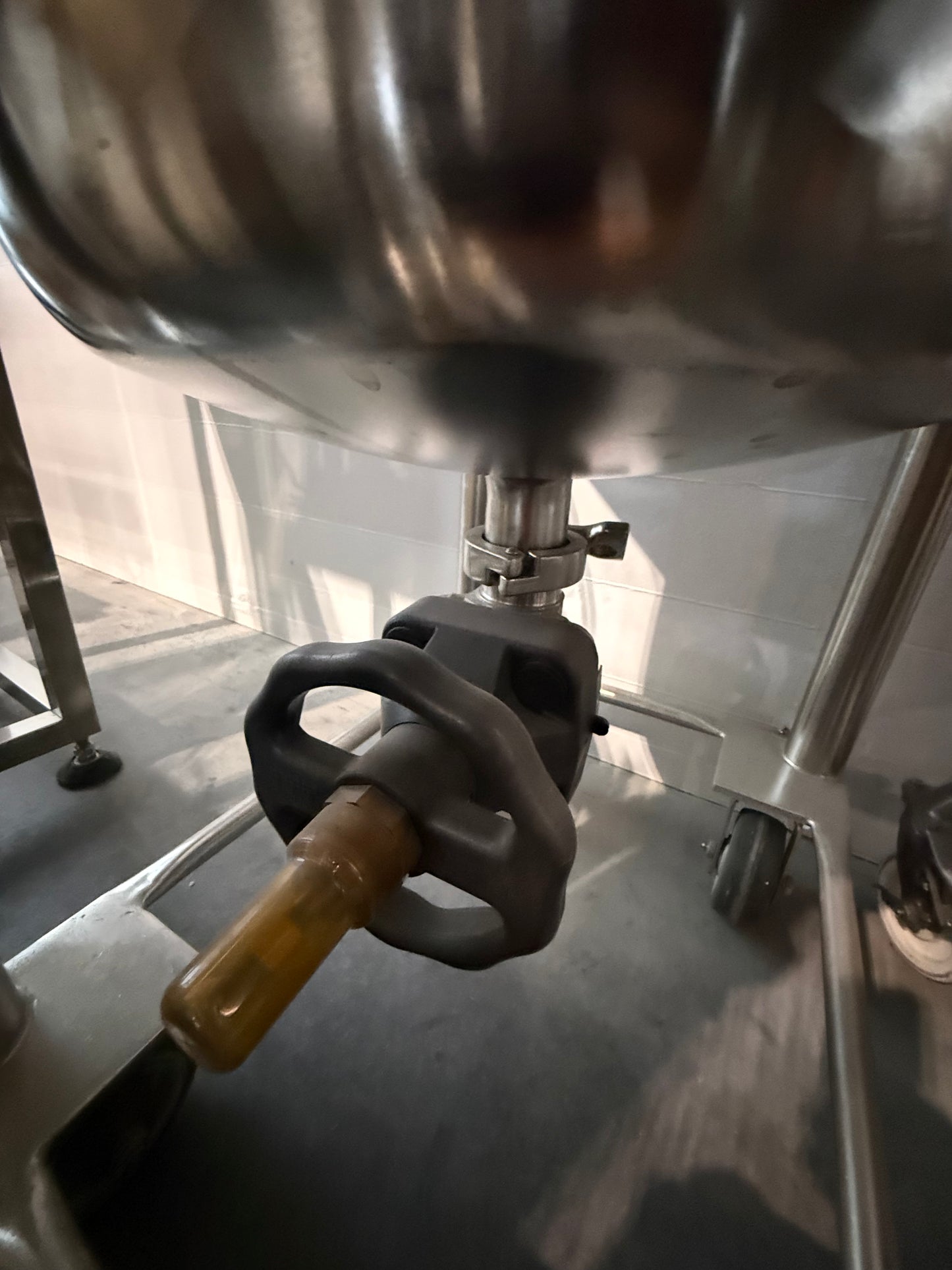 Approx 50-Liter Pressure Tank, DCI, 4 legs, with casters