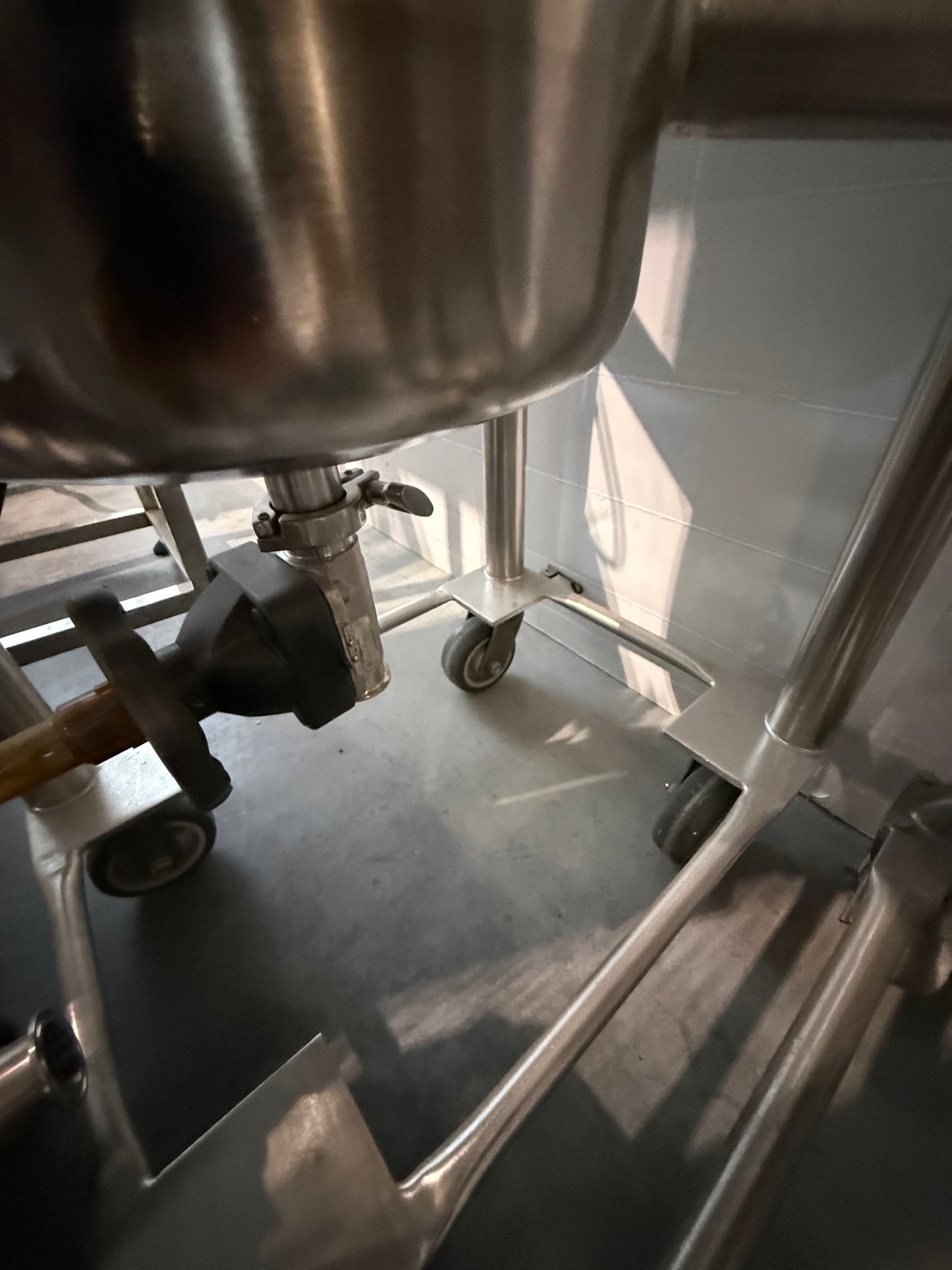 Approx 50-Liter Pressure Tank, DCI, 4 legs, with casters