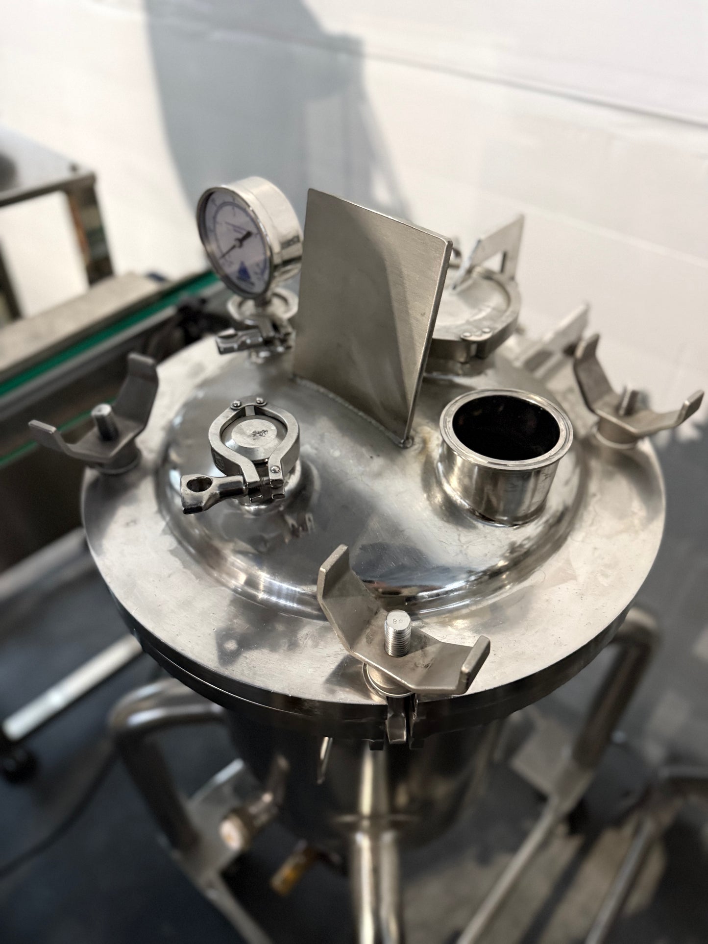 Approx 50-Liter Pressure Tank, DCI, 4 legs, with casters