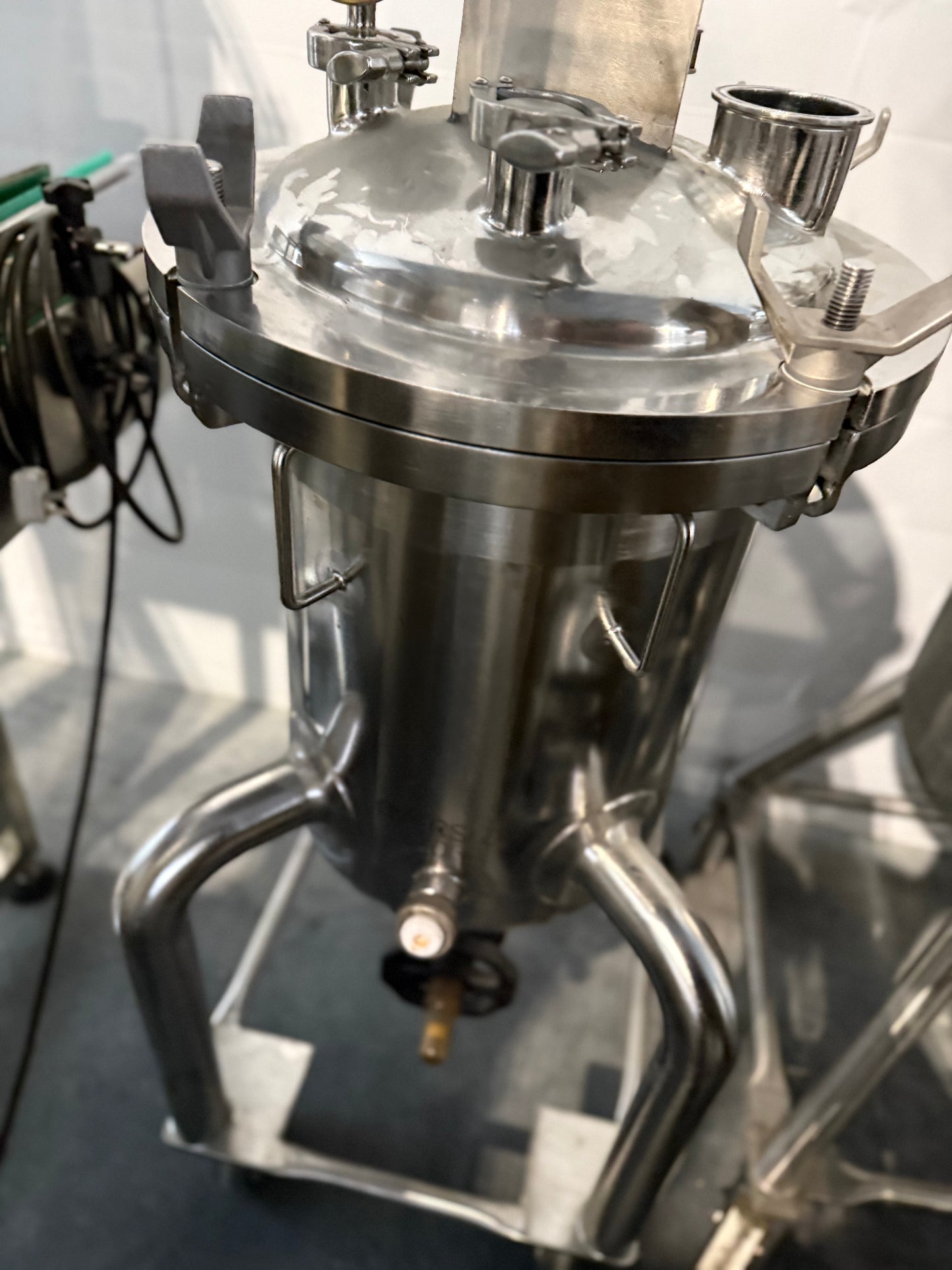 Approx 50-Liter Pressure Tank, DCI, 4 legs, with casters