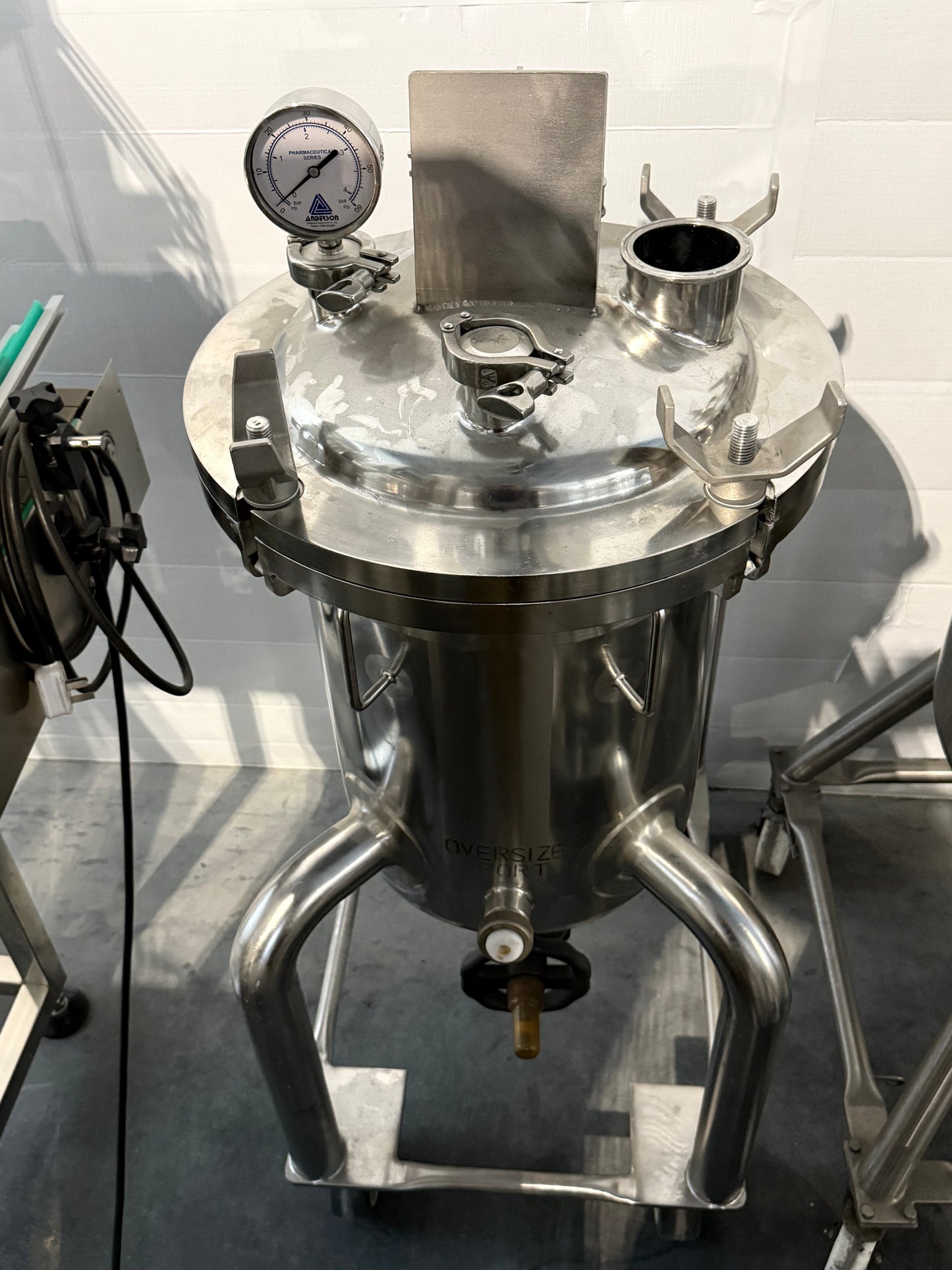 Approx 50-Liter Pressure Tank, DCI, 4 legs, with casters