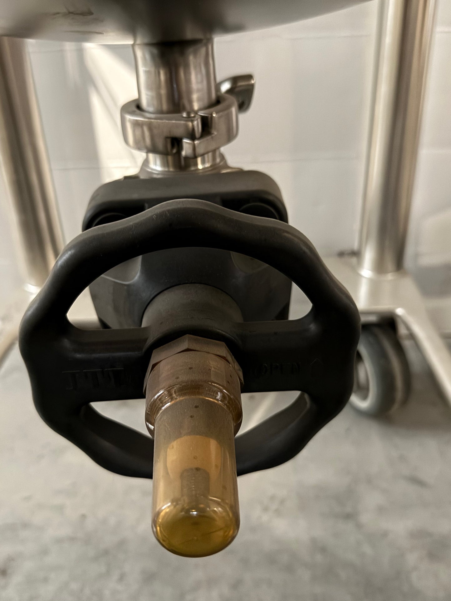 Approx 50-Liter Pressure Tank, DCI, 4 legs, with casters