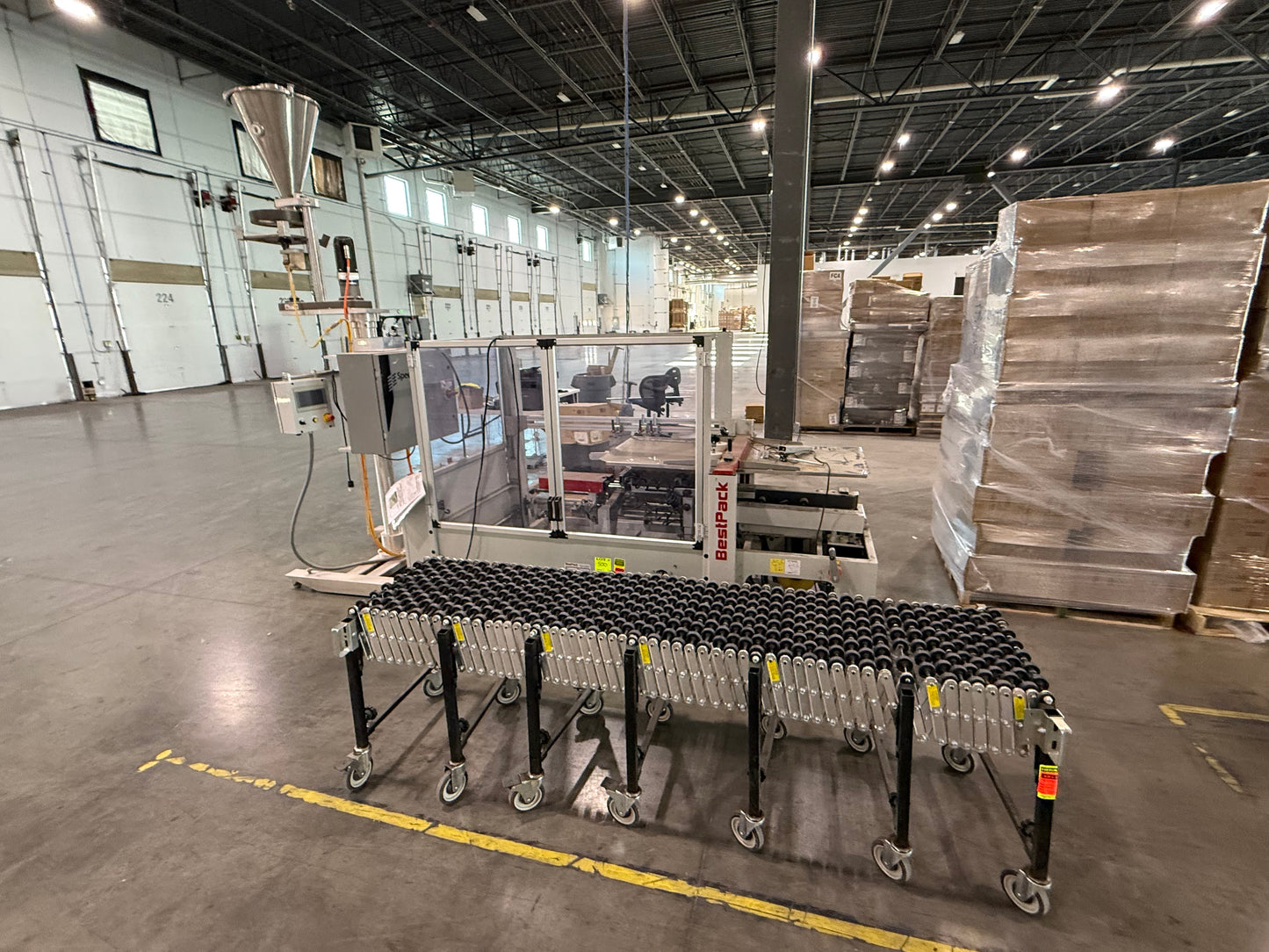 Used Uline Expandable Conveyor from 6' x 24', 18" wide