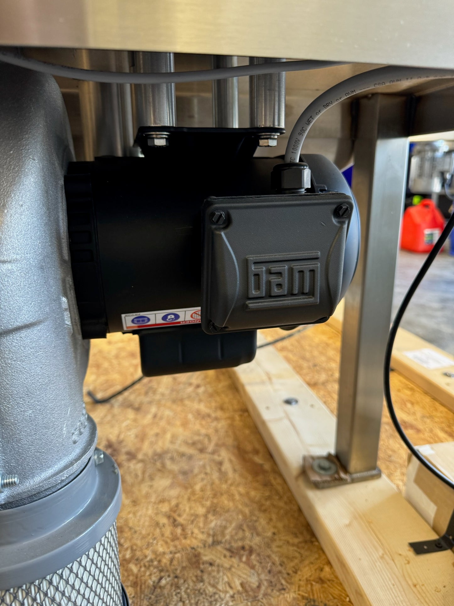 Kaps-All Model AU-3 Bottle Unscrambler / Cleaner, NEW 30" prefeed elevator and 20 cubic ft hopper