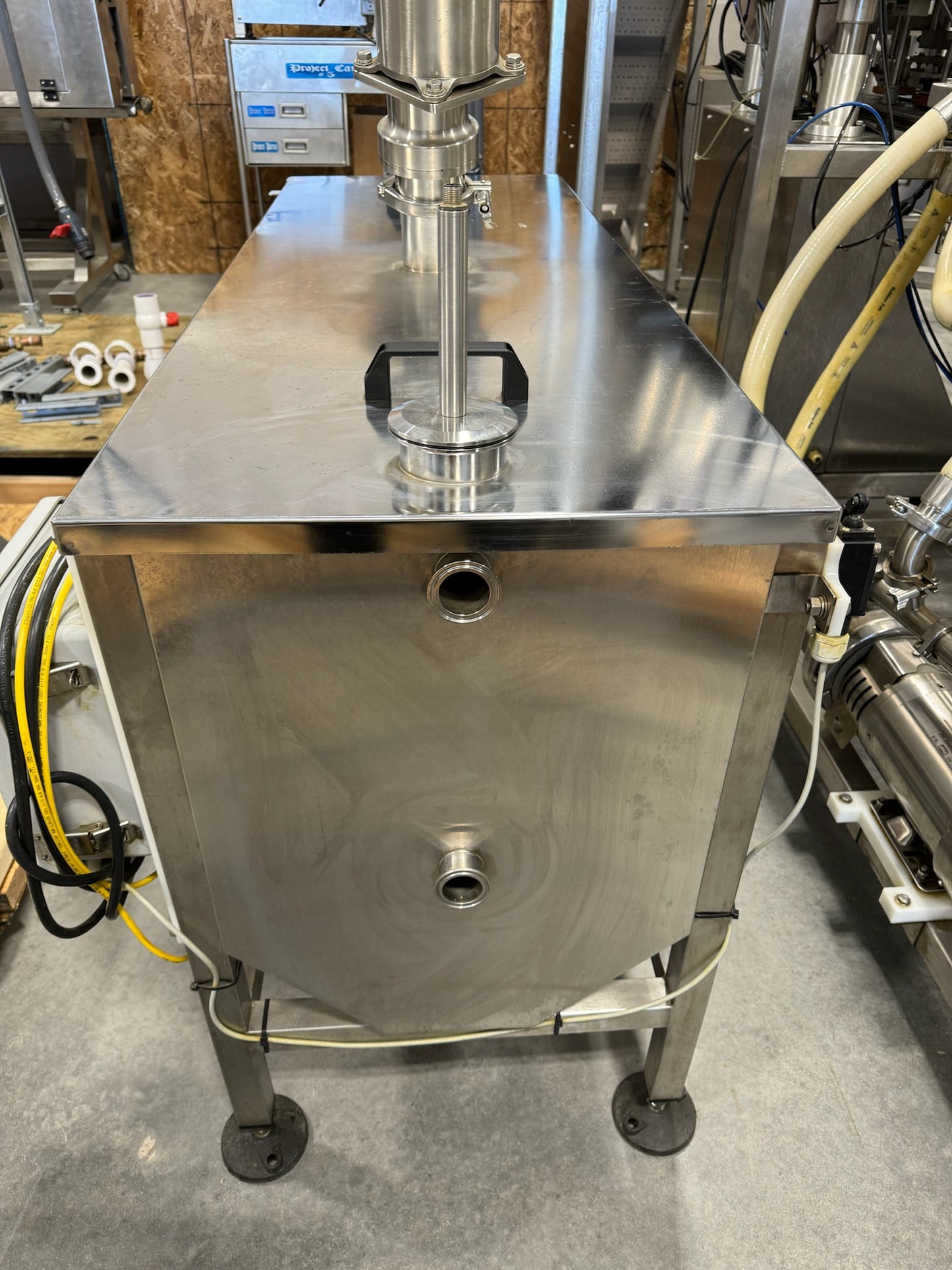 Slightly Used Inline Filling Systems - Overflow Filler - 16-20 Head Pressure overflow hot filler, with feed tank, Serial # 46910, 220 Volt