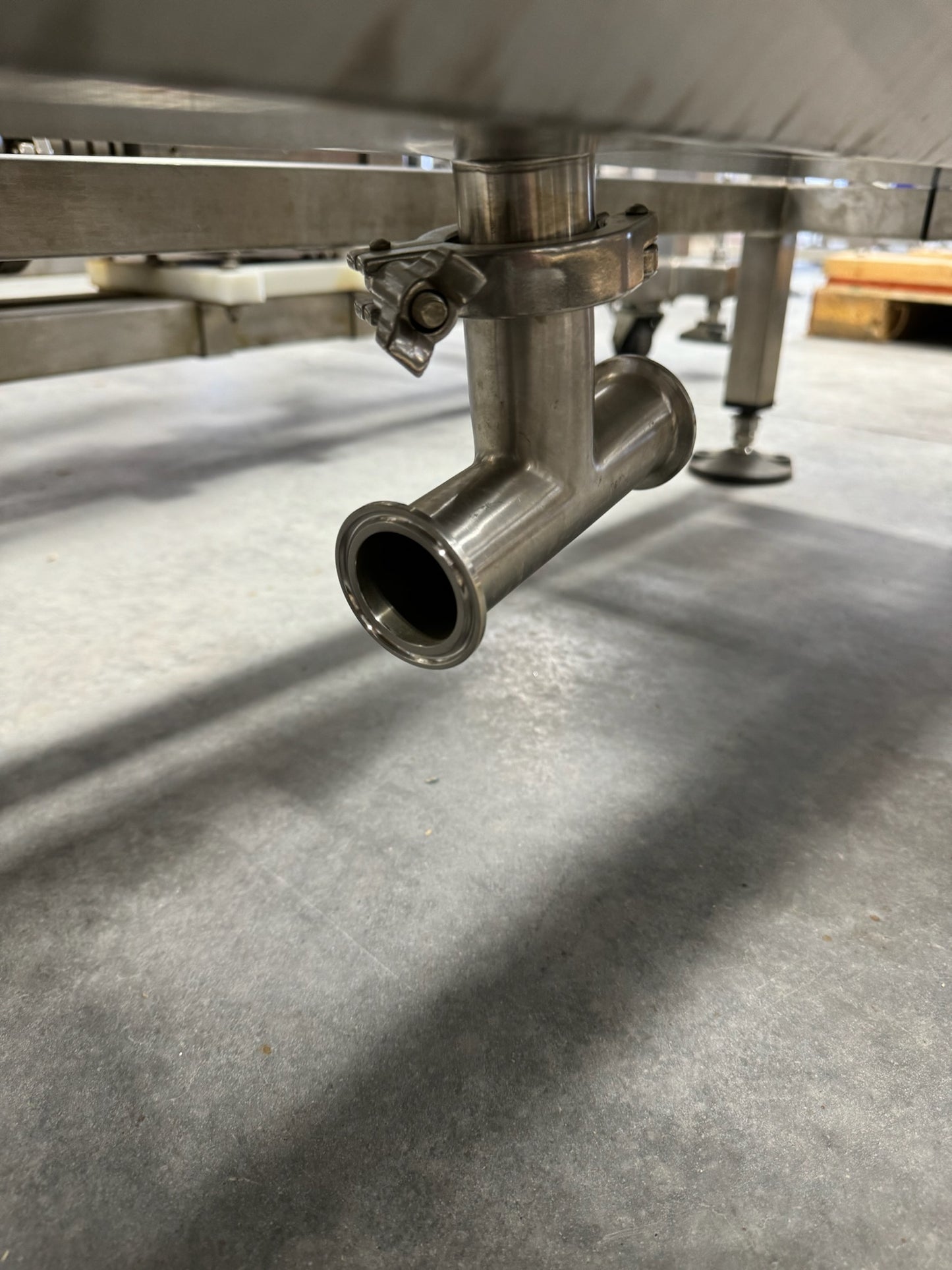 Slightly Used Inline Filling Systems - Overflow Filler - 16-20 Head Pressure overflow hot filler, with feed tank, Serial # 46910, 220 Volt