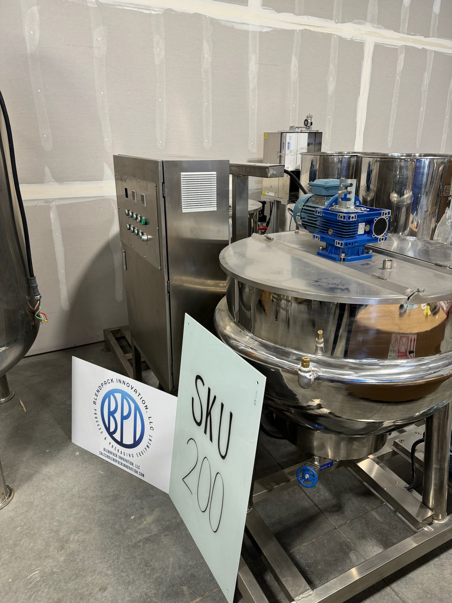 Tank - Mixing tank system - Model # GD150, 2 Tank, 150 liter each, SS Batching Skid with Controls, Scraper Agitation, KQ-500L, 50 Hz, Single Phase (pumps not included)