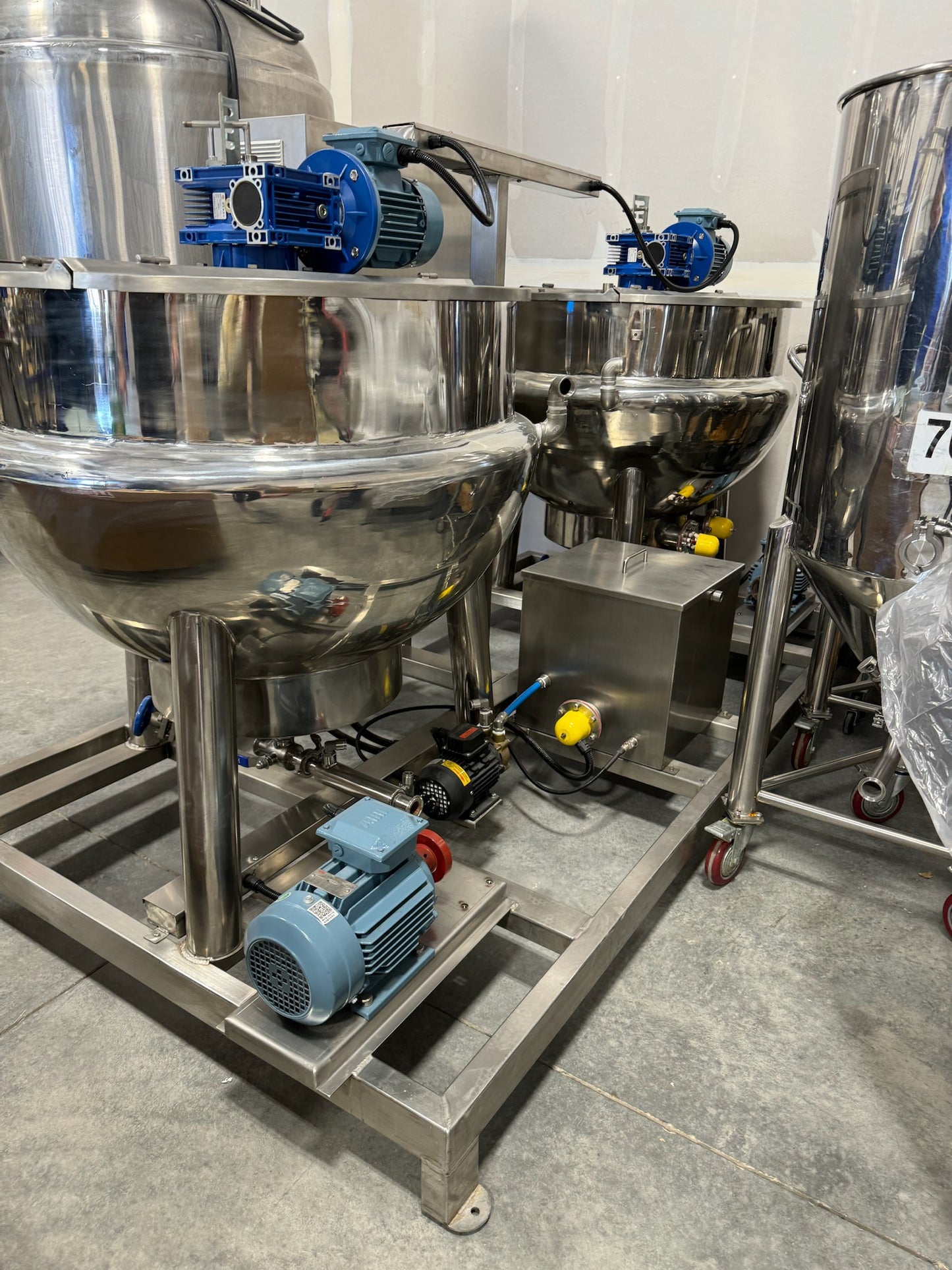 Tank - Mixing tank system - Model # GD150, 2 Tank, 150 liter each, SS Batching Skid with Controls, Scraper Agitation, KQ-500L, 50 Hz, Single Phase (pumps not included)