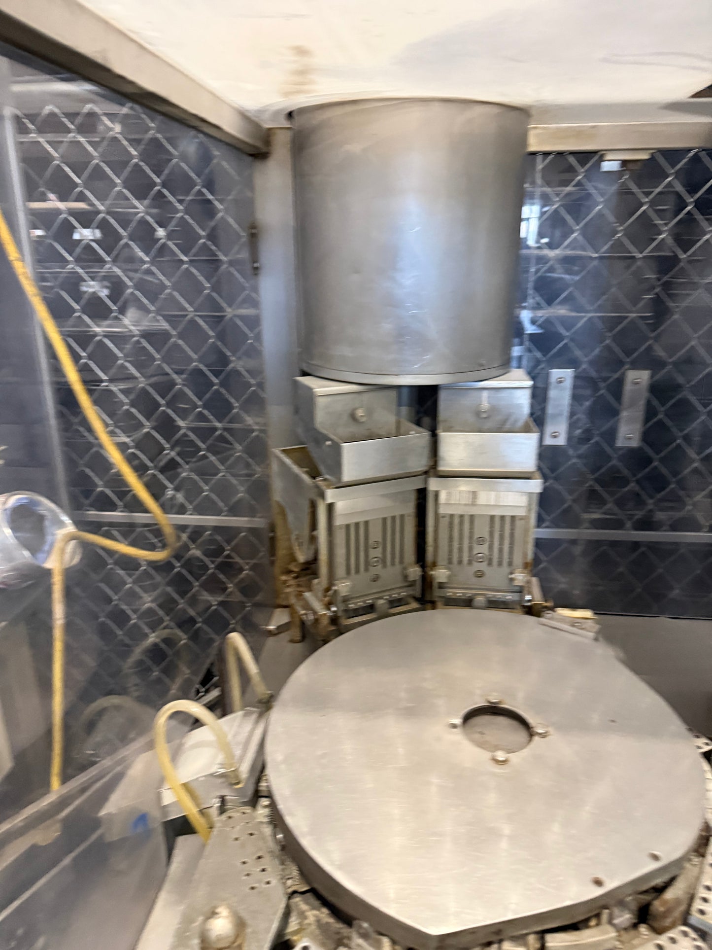 Used Bosch GKF 1500 - up to 1,500 capsules per minute (up to 90,000 capsules per hour)