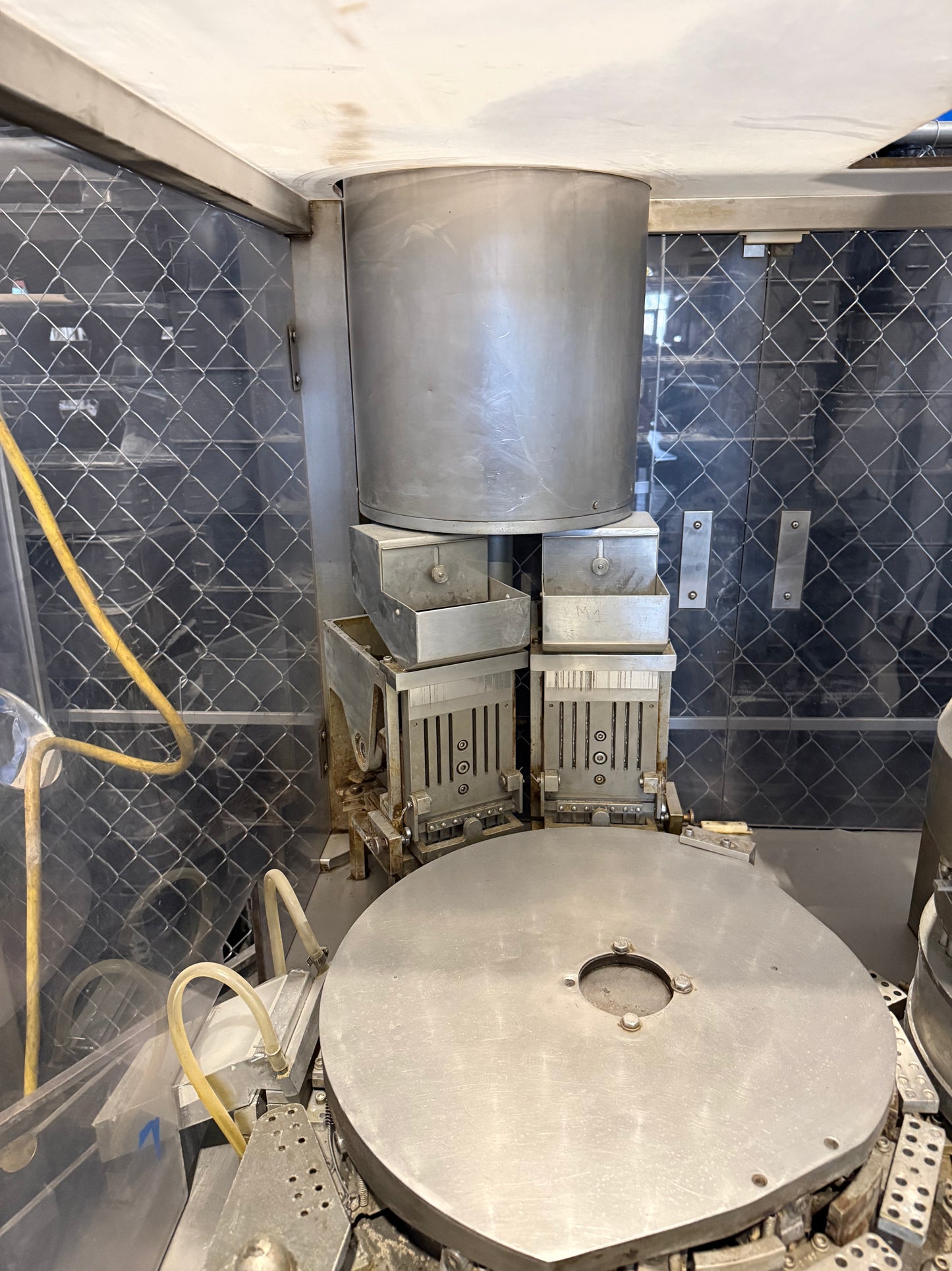 Used Bosch GKF 1500 - up to 1,500 capsules per minute (up to 90,000 capsules per hour)