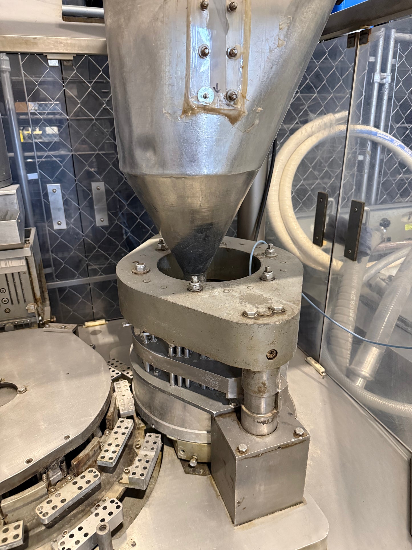 Used Bosch GKF 1500 - up to 1,500 capsules per minute (up to 90,000 capsules per hour)
