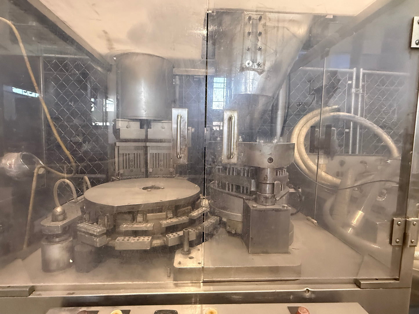 Used Bosch GKF 1500 - up to 1,500 capsules per minute (up to 90,000 capsules per hour)