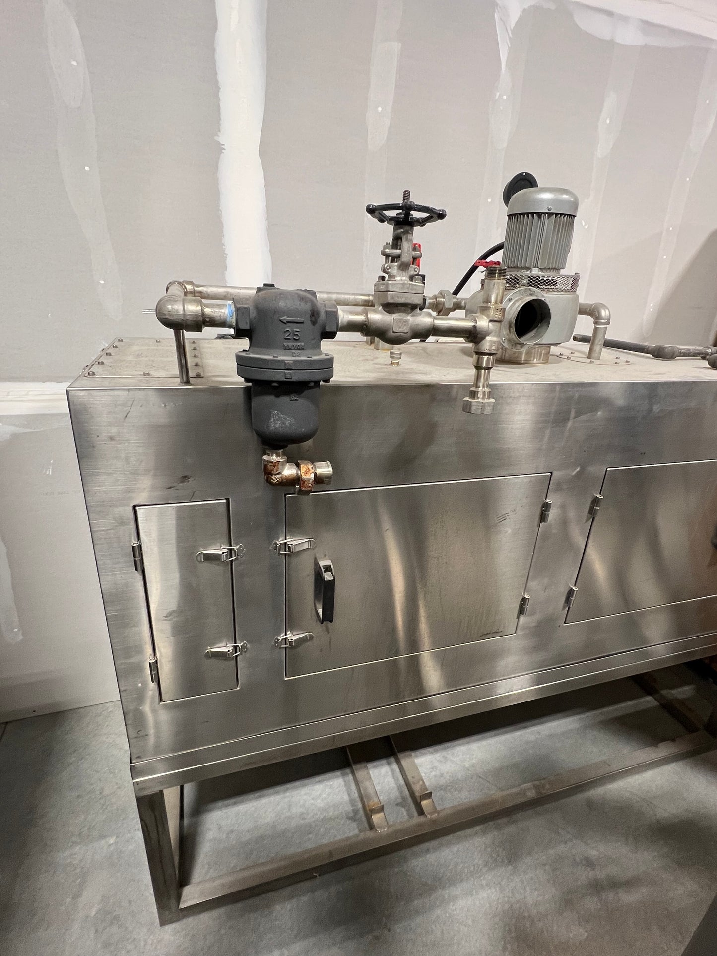 Tripack ST-1 Steam Tunnel, 240/480V, 3 Phase, 30/20 Amp, 6.5' Tunnel